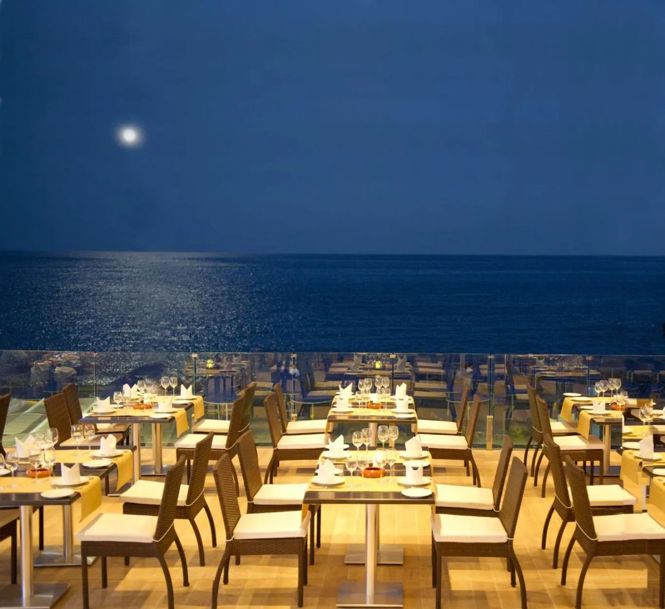Restaurant/places to eat in Mare Blue Hotel