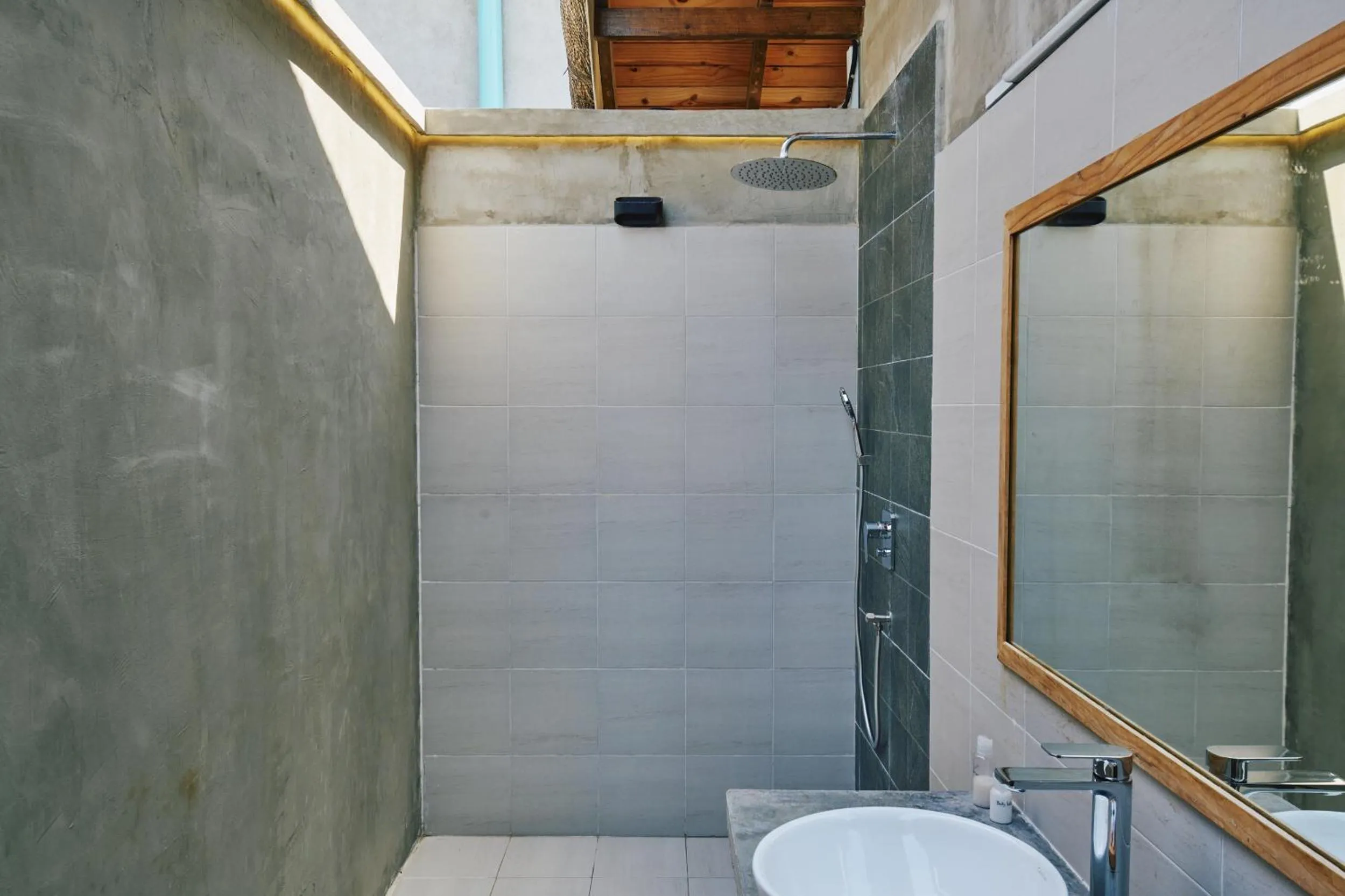 Araaik Beach Village