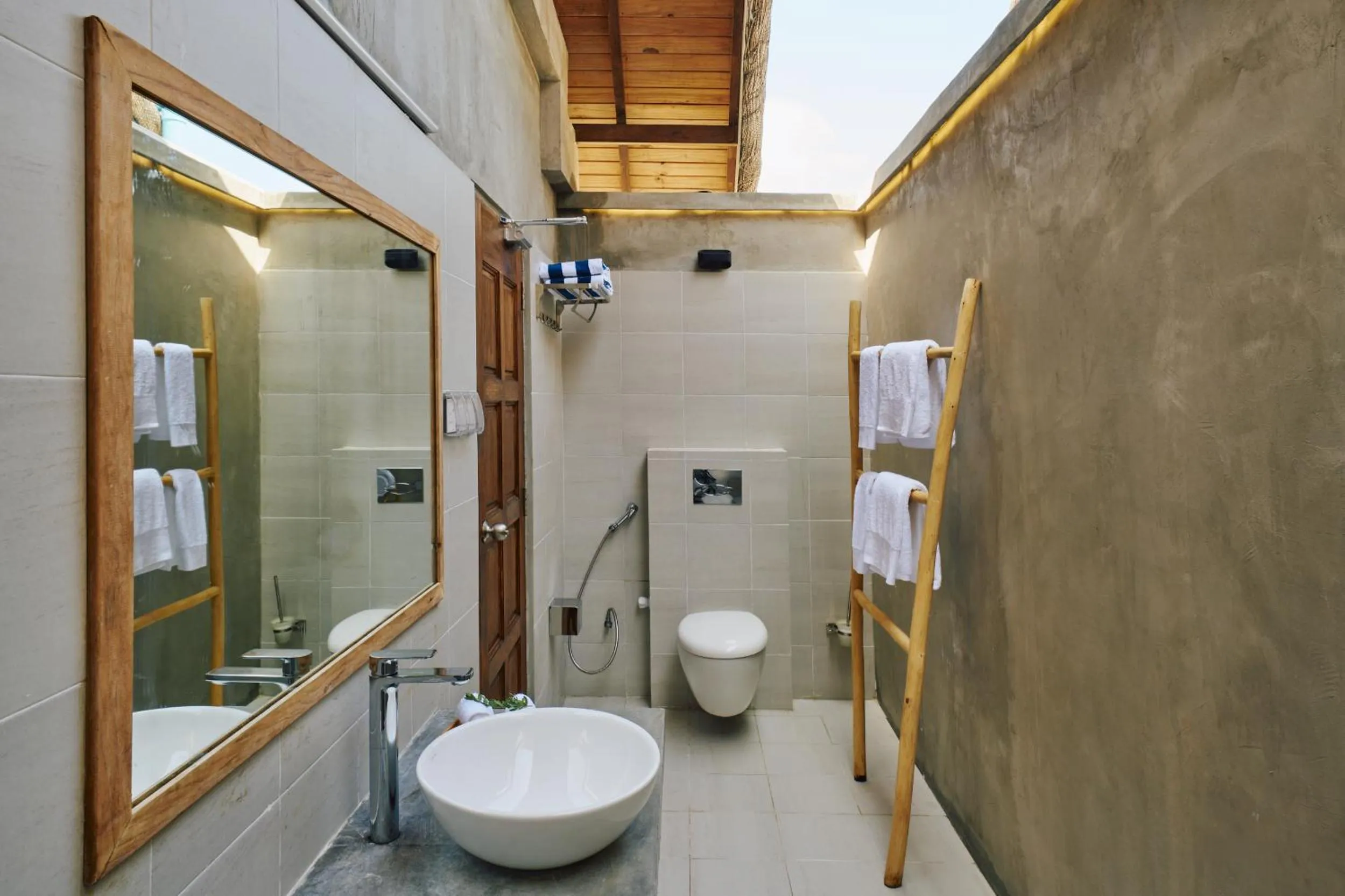 Araaik Beach Village