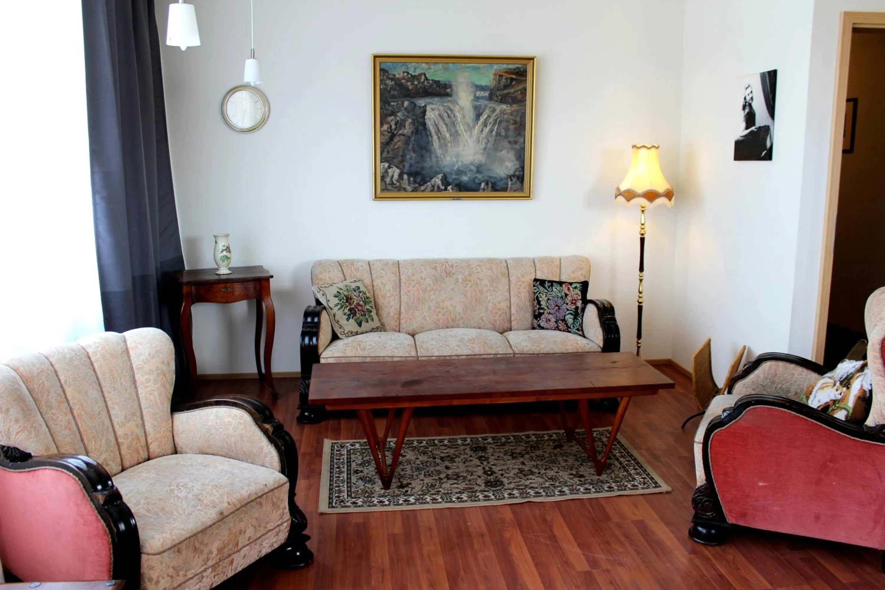 Communal lounge/ TV room in North West Restaurant & Guesthouse