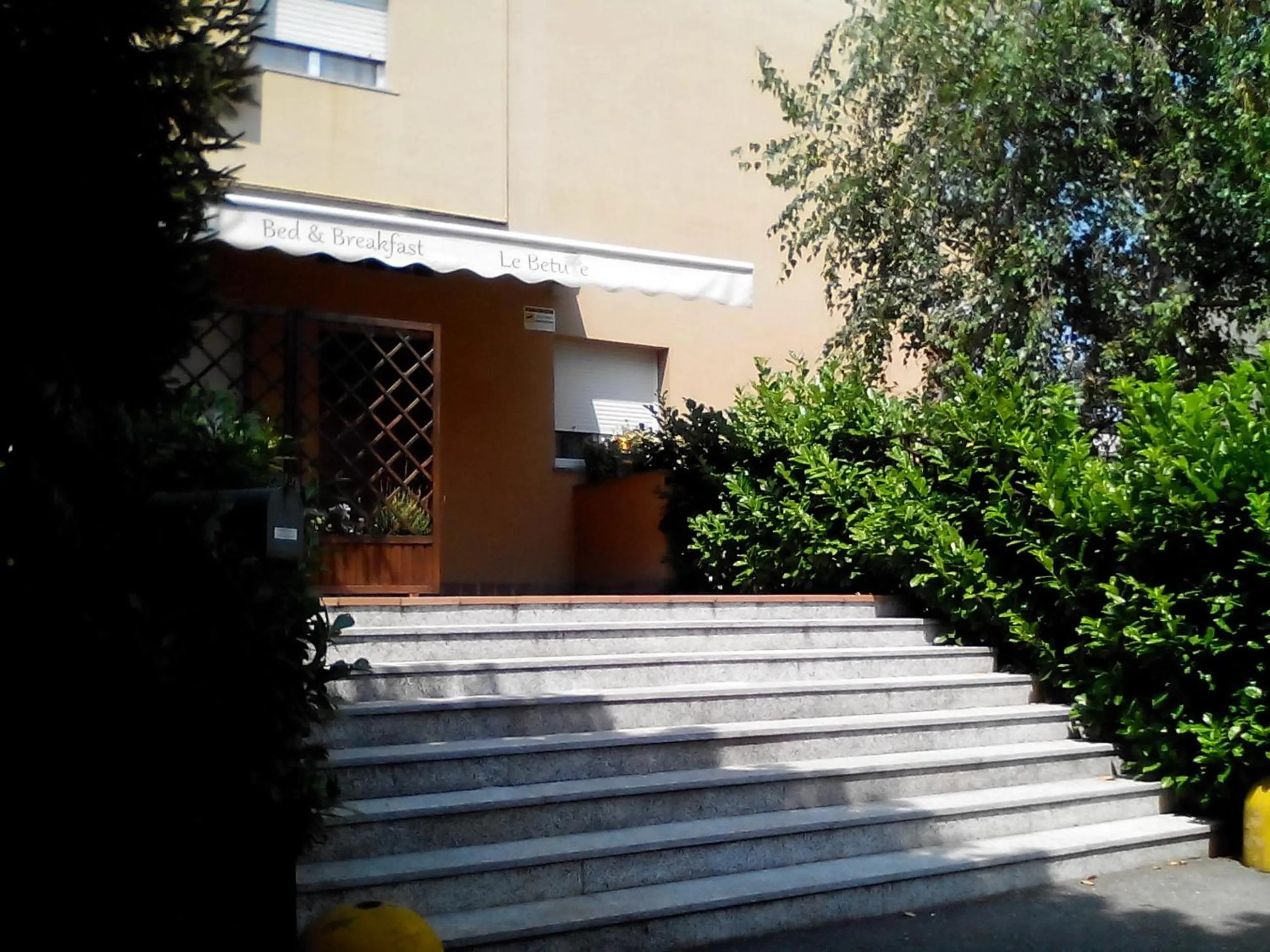 Facade/entrance in La Casa delle Betulle