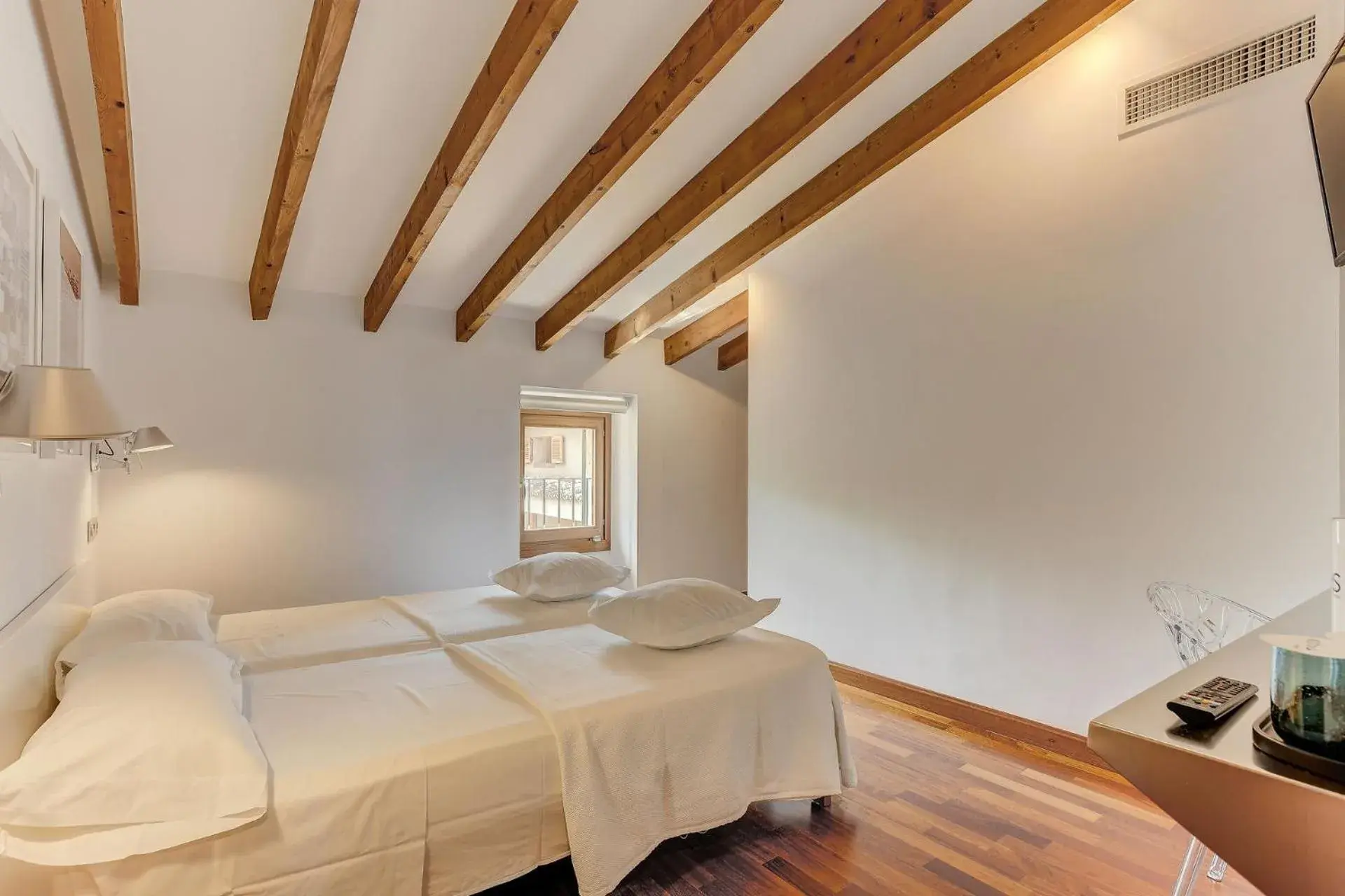 Twin Room in Desbrull Twin Room in Desbrull