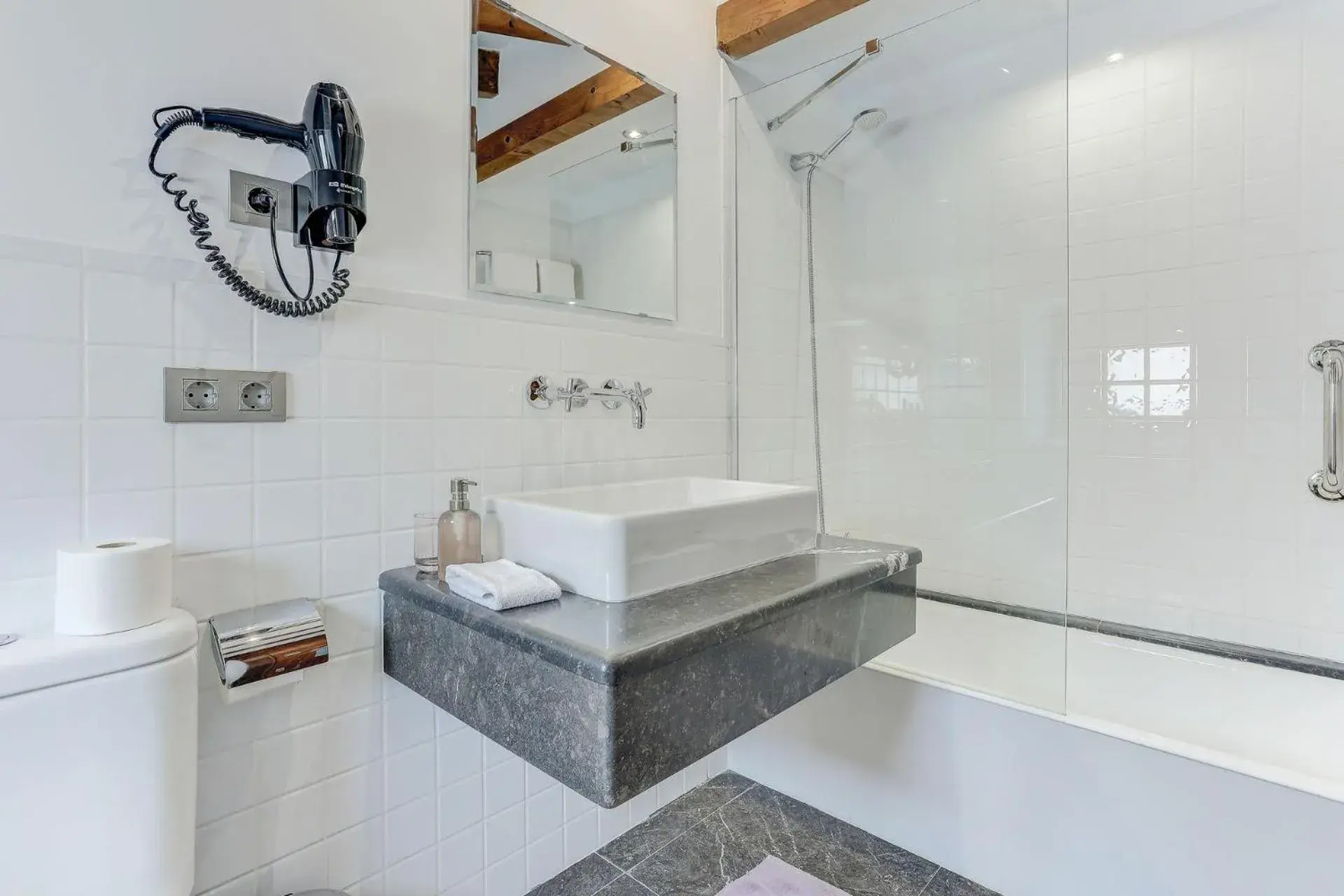 Small Double Room - single occupancy in Desbrull Small Double Room - single occupancy in Desbrull