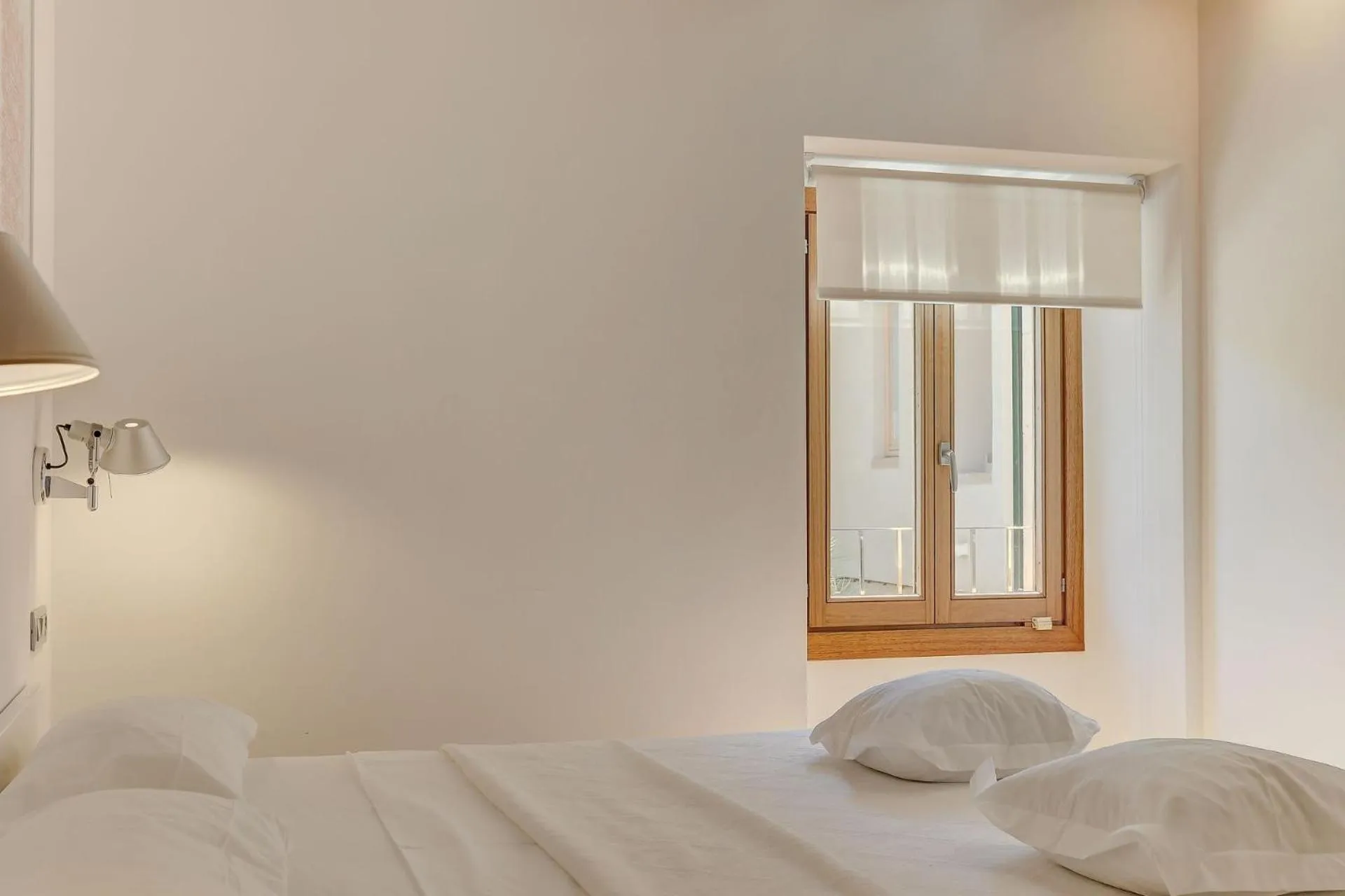 Photo of the whole room, Bed in Desbrull