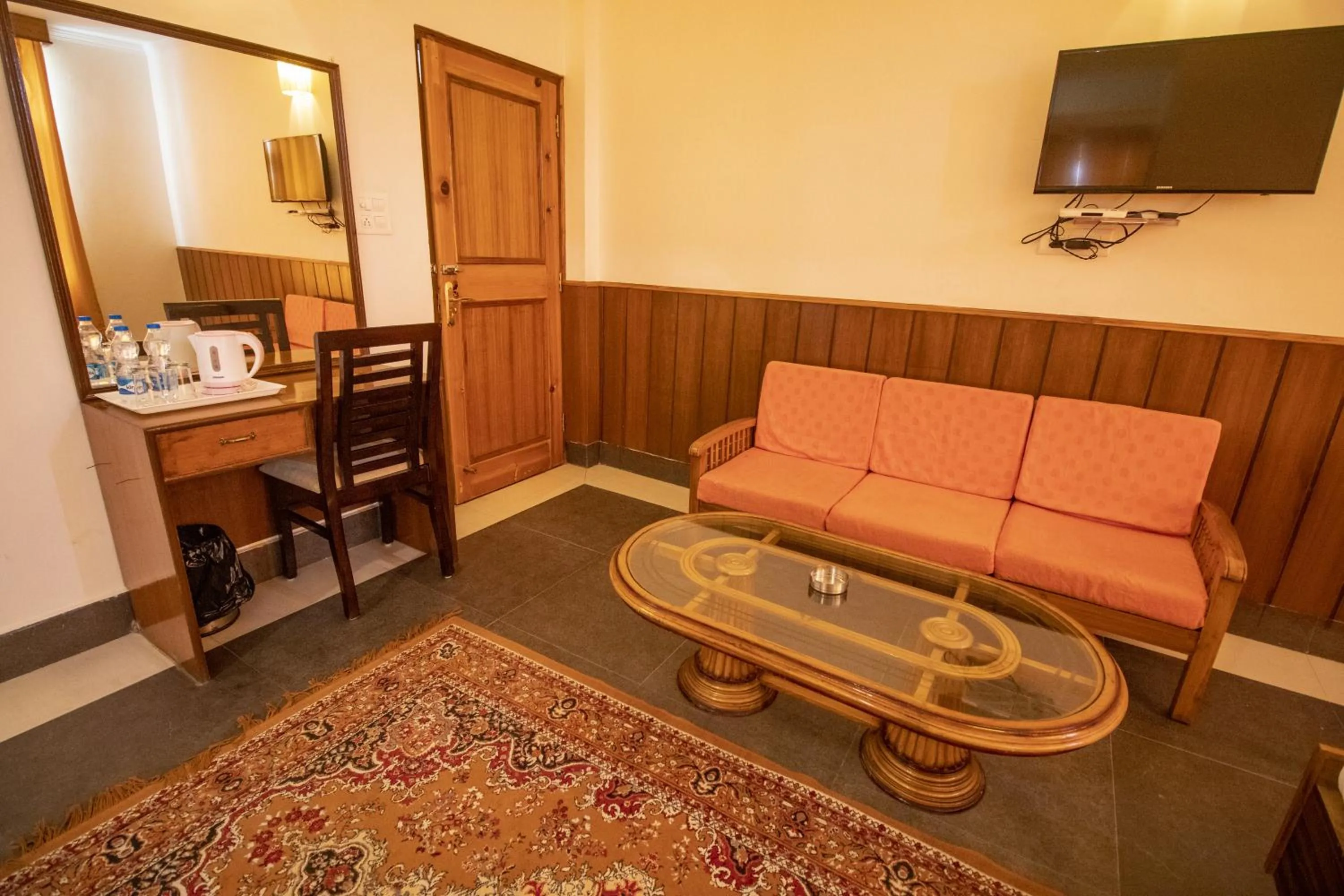 Seating area in WOW STAYZ2 Hotel The Lodge