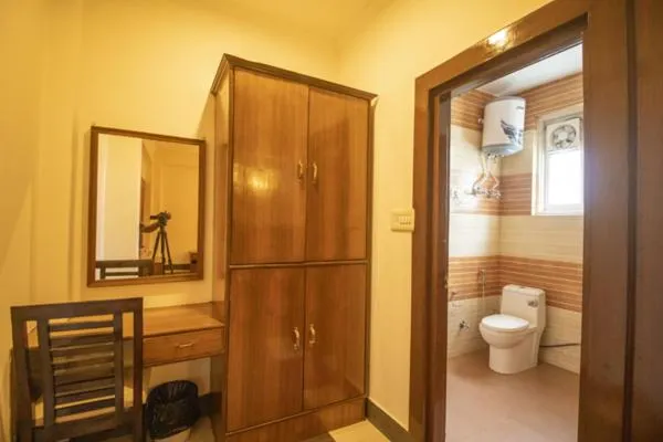 wardrobe in WOW STAYZ2 Hotel The Lodge