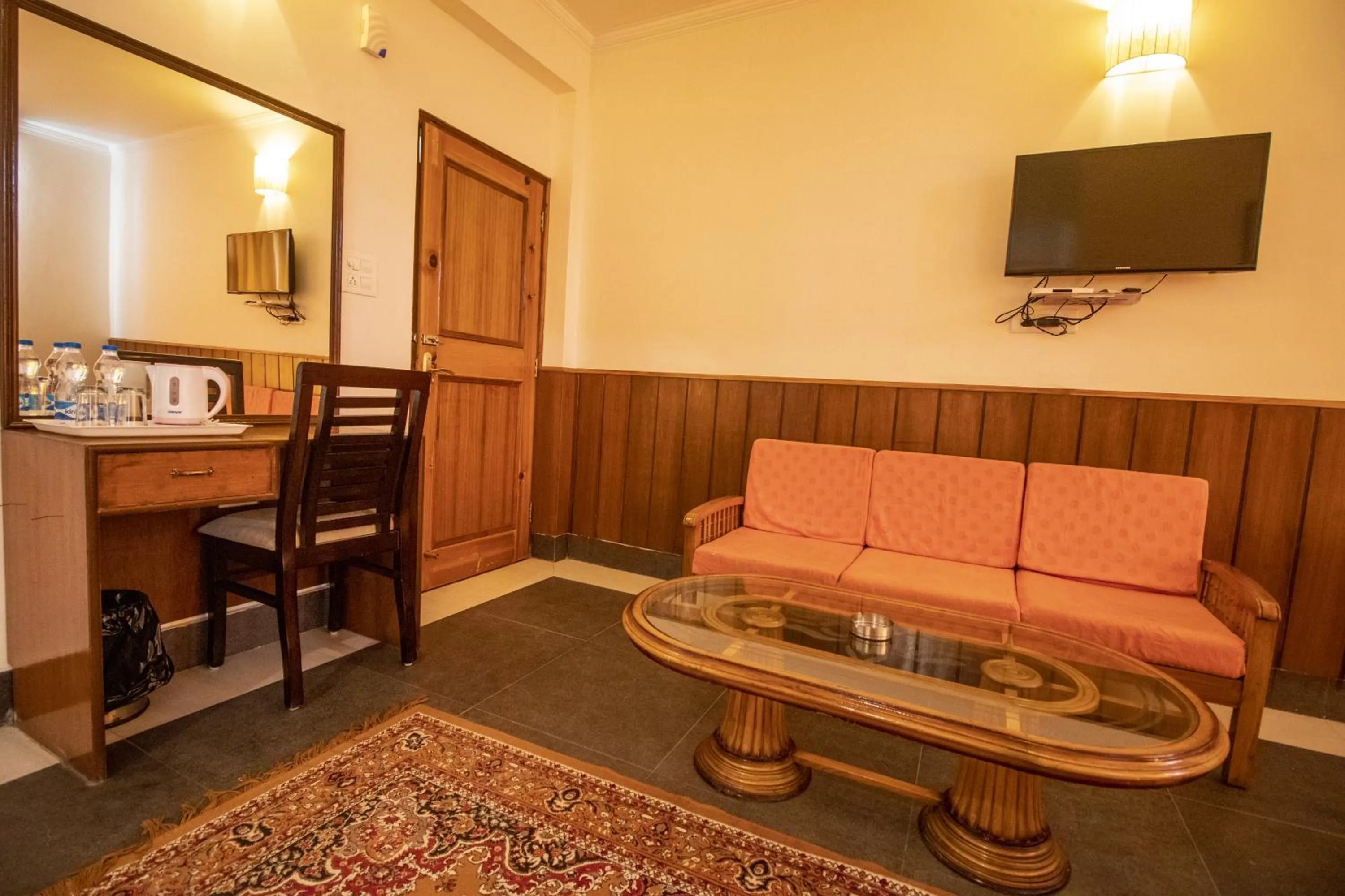 Seating area in WOW STAYZ2 Hotel The Lodge