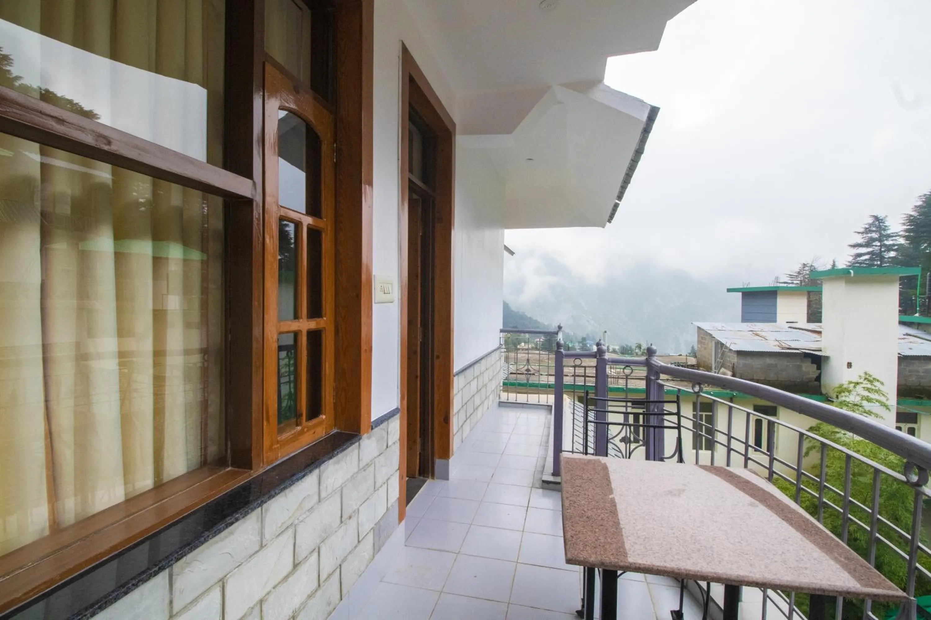 Balcony/Terrace in WOW STAYZ2 Hotel The Lodge