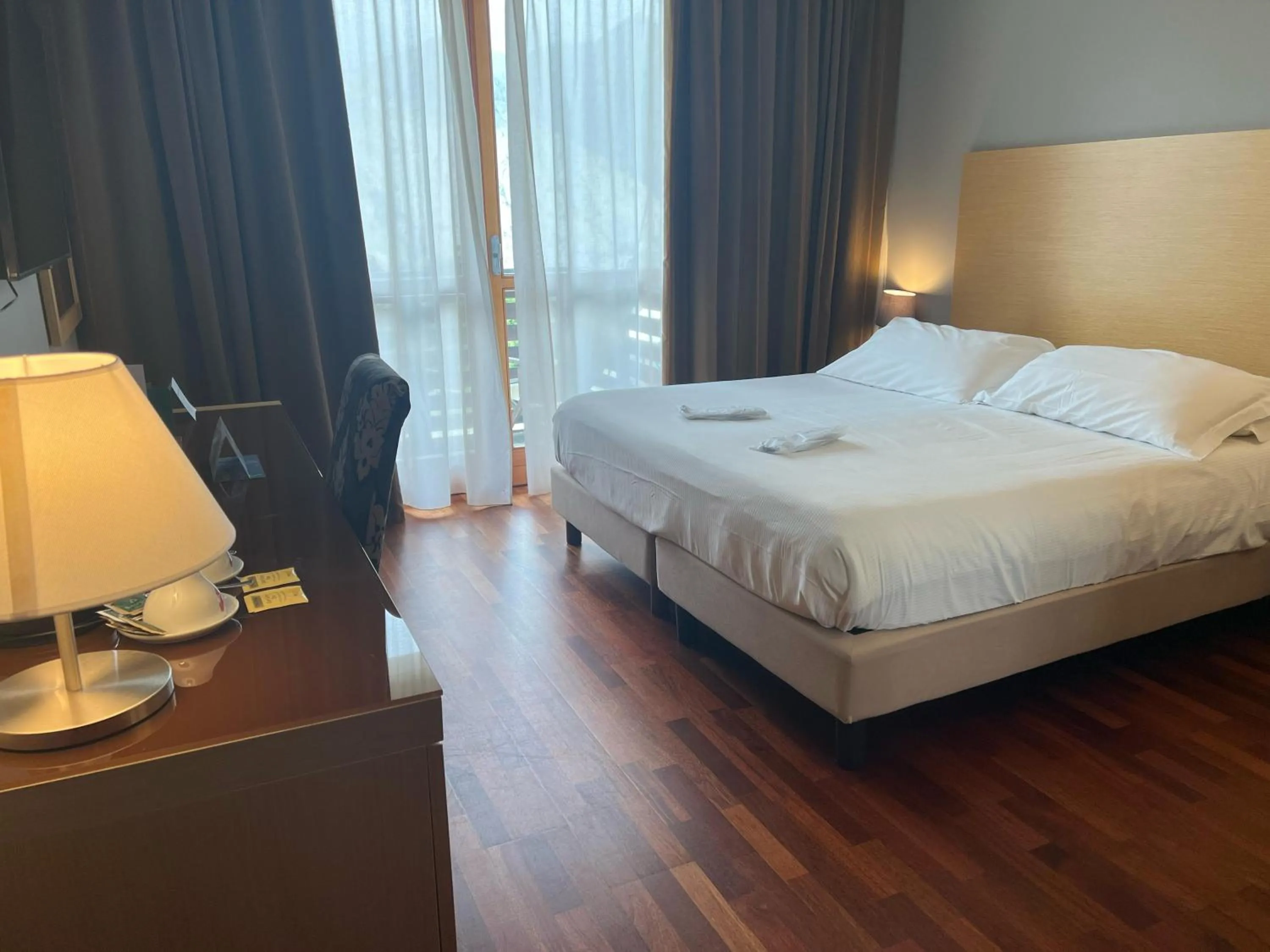 Photo of the whole room, Bed in Savoia Resort