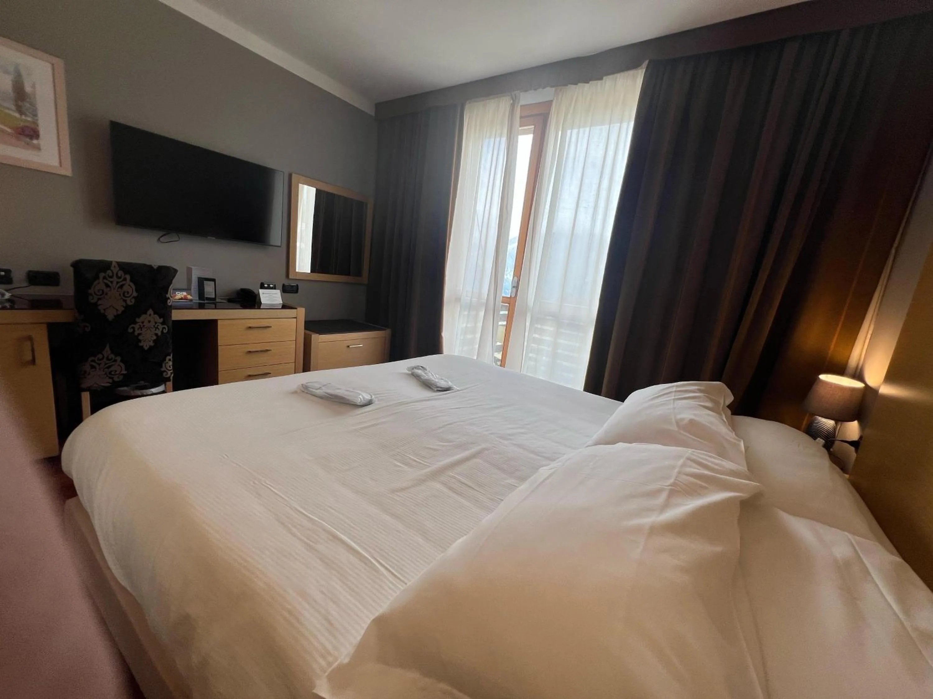 Photo of the whole room, Bed in Savoia Resort