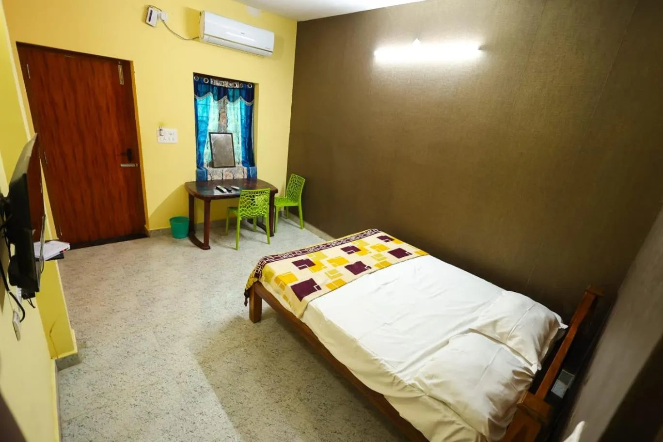 Photo of the whole room in PVR Guest House