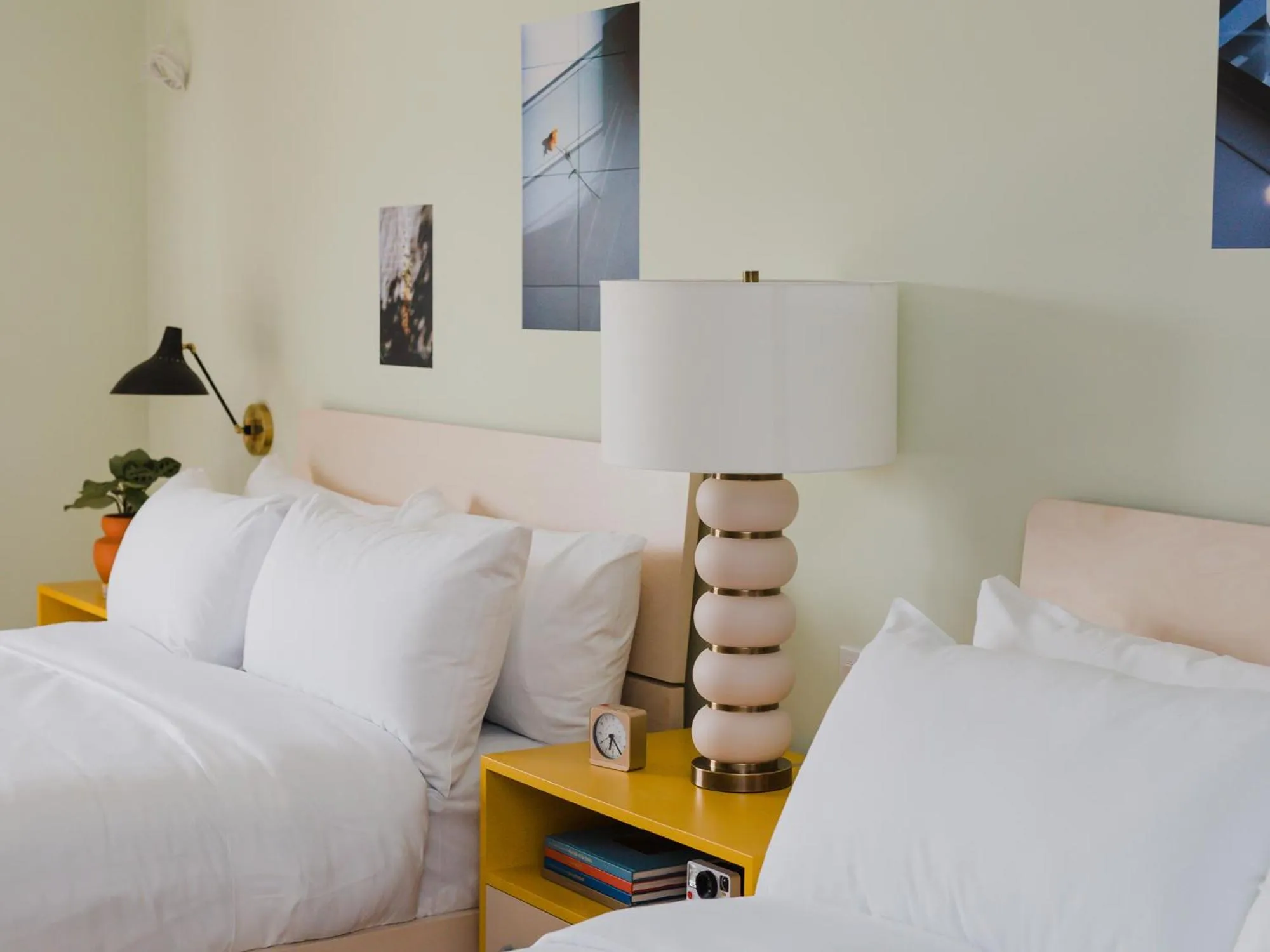 Bed in Drake Devonshire and Motor Inn