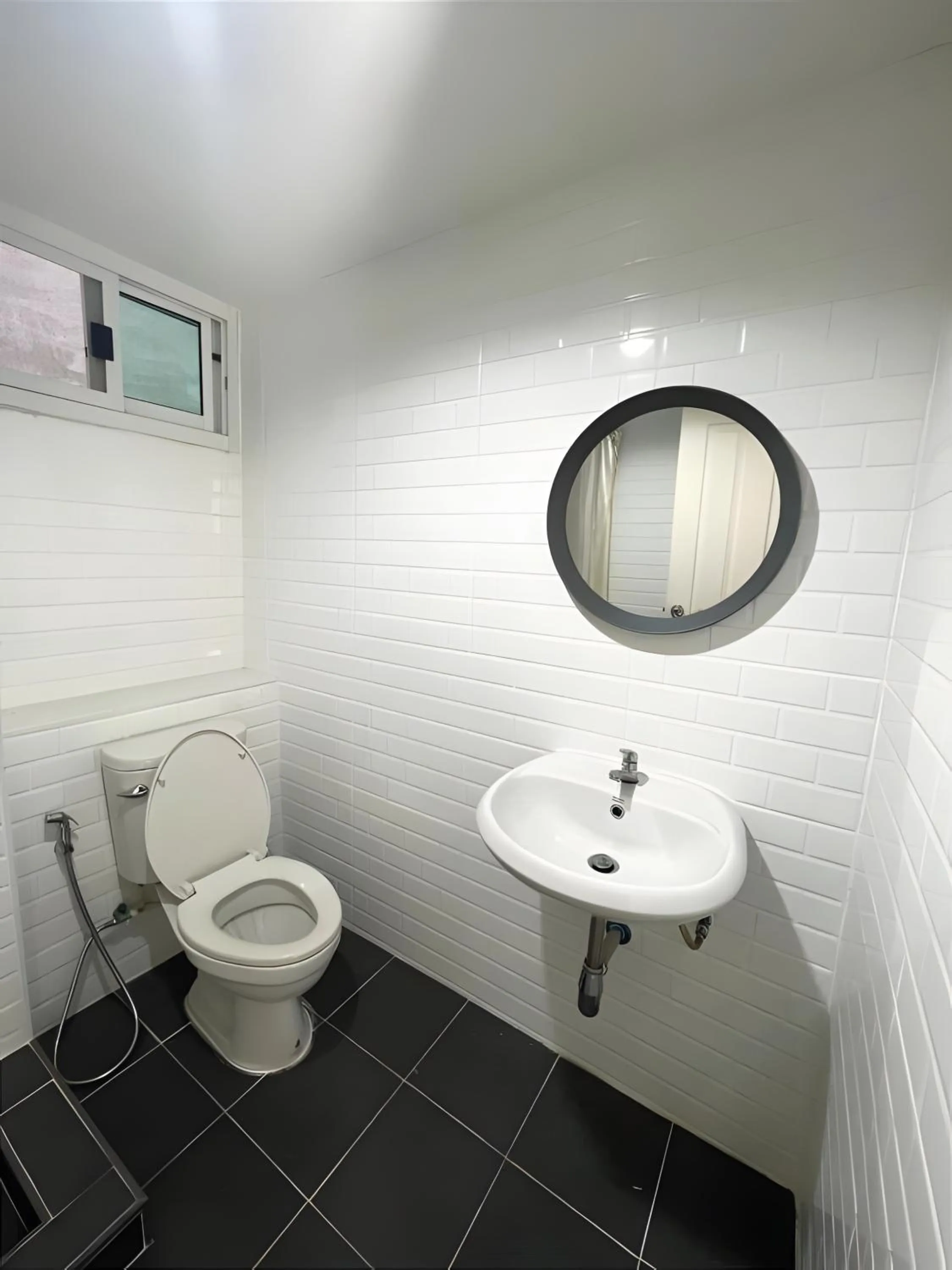 Toilet in XX Mitr Inn The Grand Palace Bangkok - Mrt Samyot Station