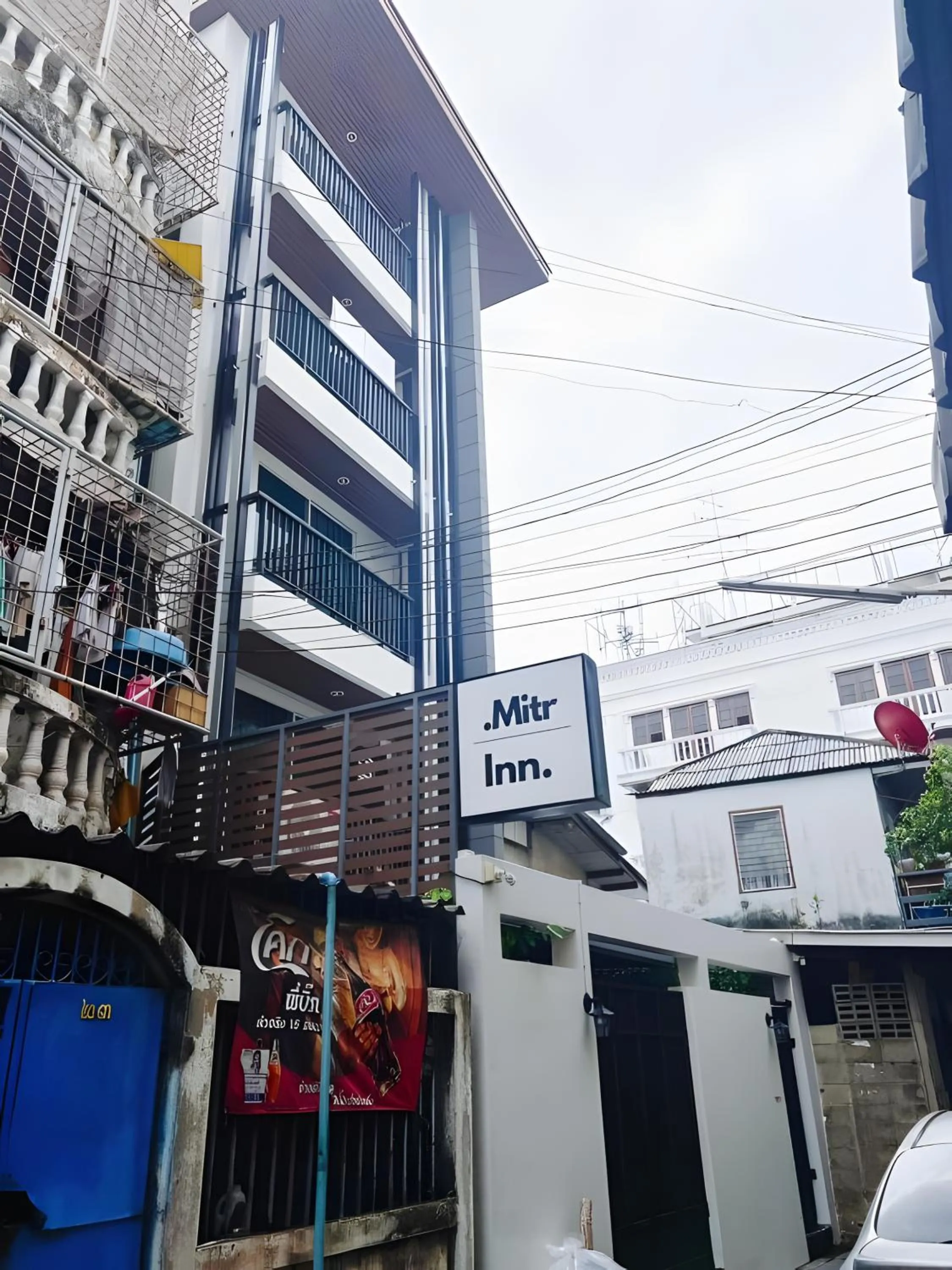 Property building in XX Mitr Inn The Grand Palace Bangkok - Mrt Samyot Station