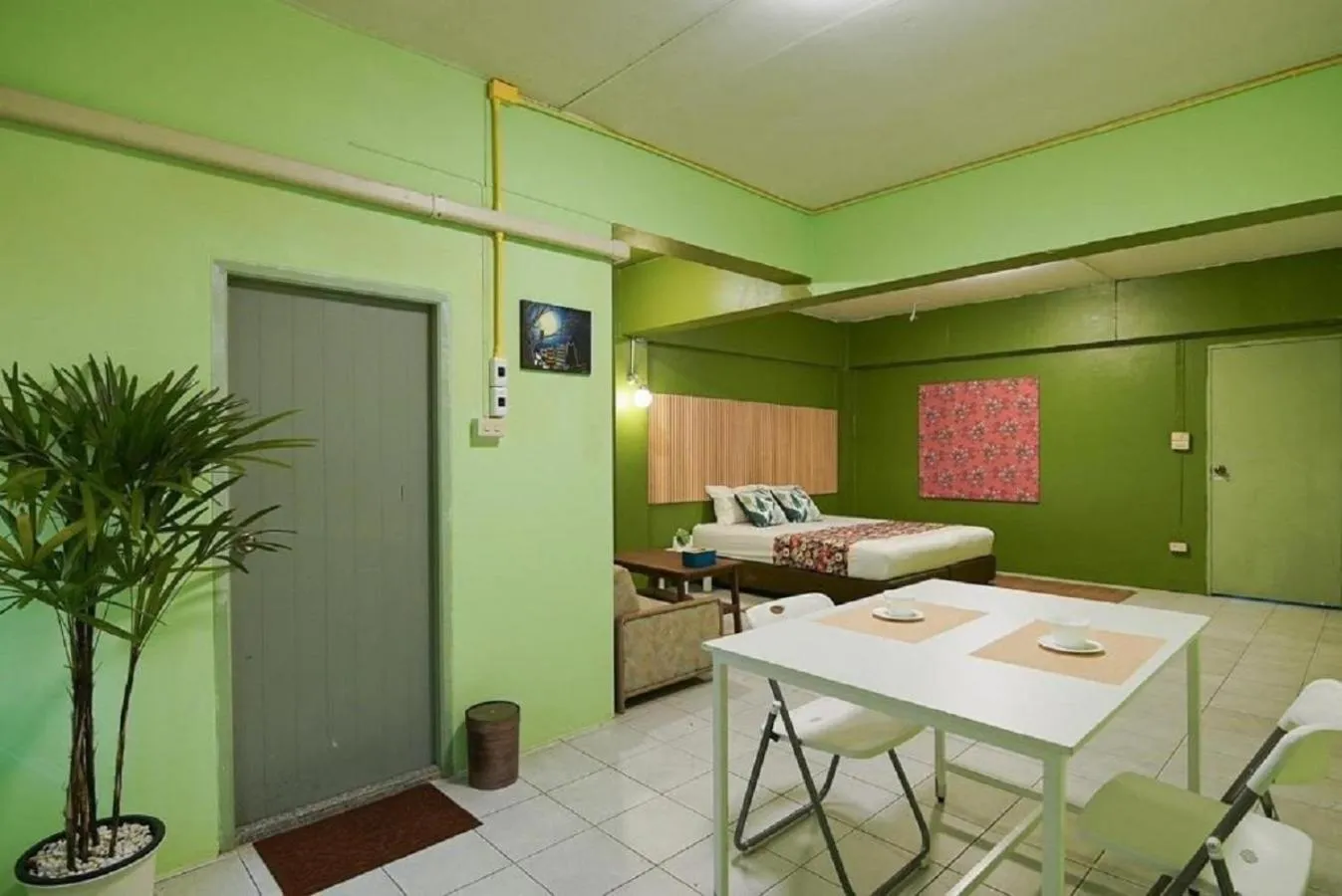 Seating area, Bed in XX GO INN The Grand Palace Bangkok-Mrt Samyot Station