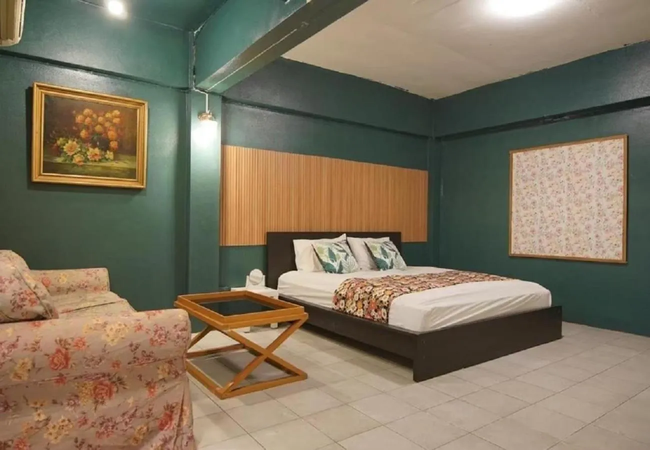 Bed in XX GO INN The Grand Palace Bangkok-Mrt Samyot Station