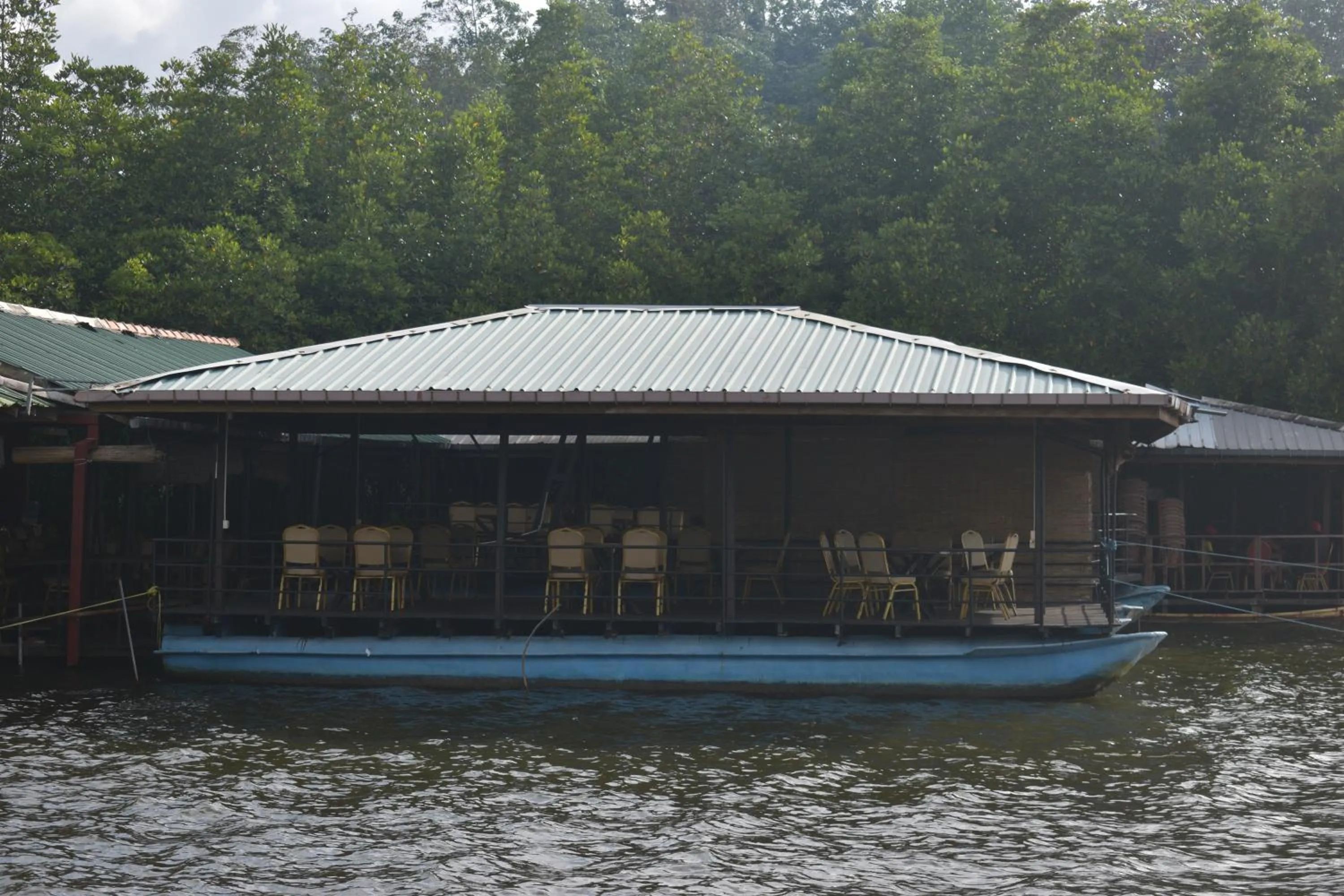 Property building in Shiny Lakeside Resort