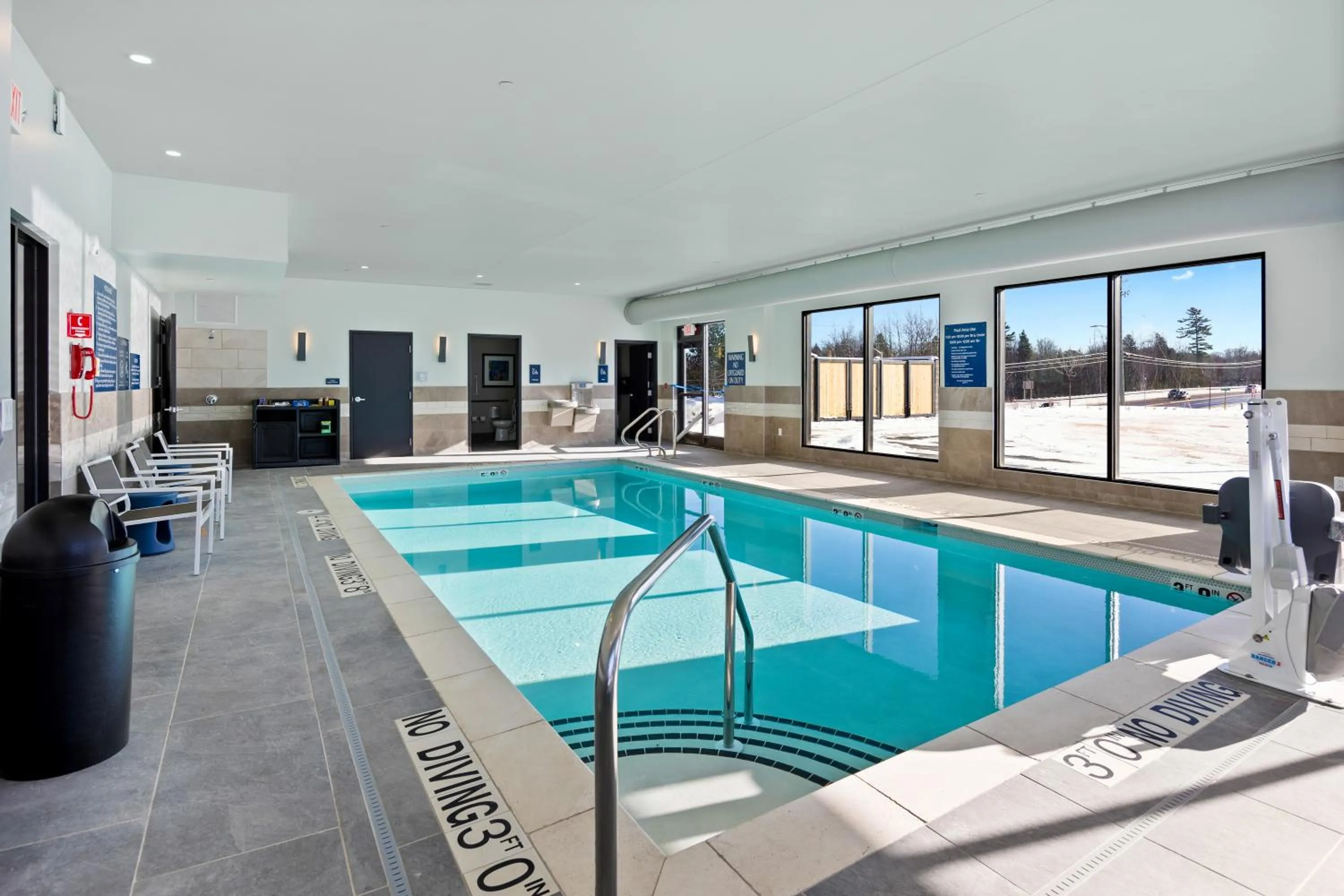 Swimming pool in Best Western Plus Marquette Hotel & Suites