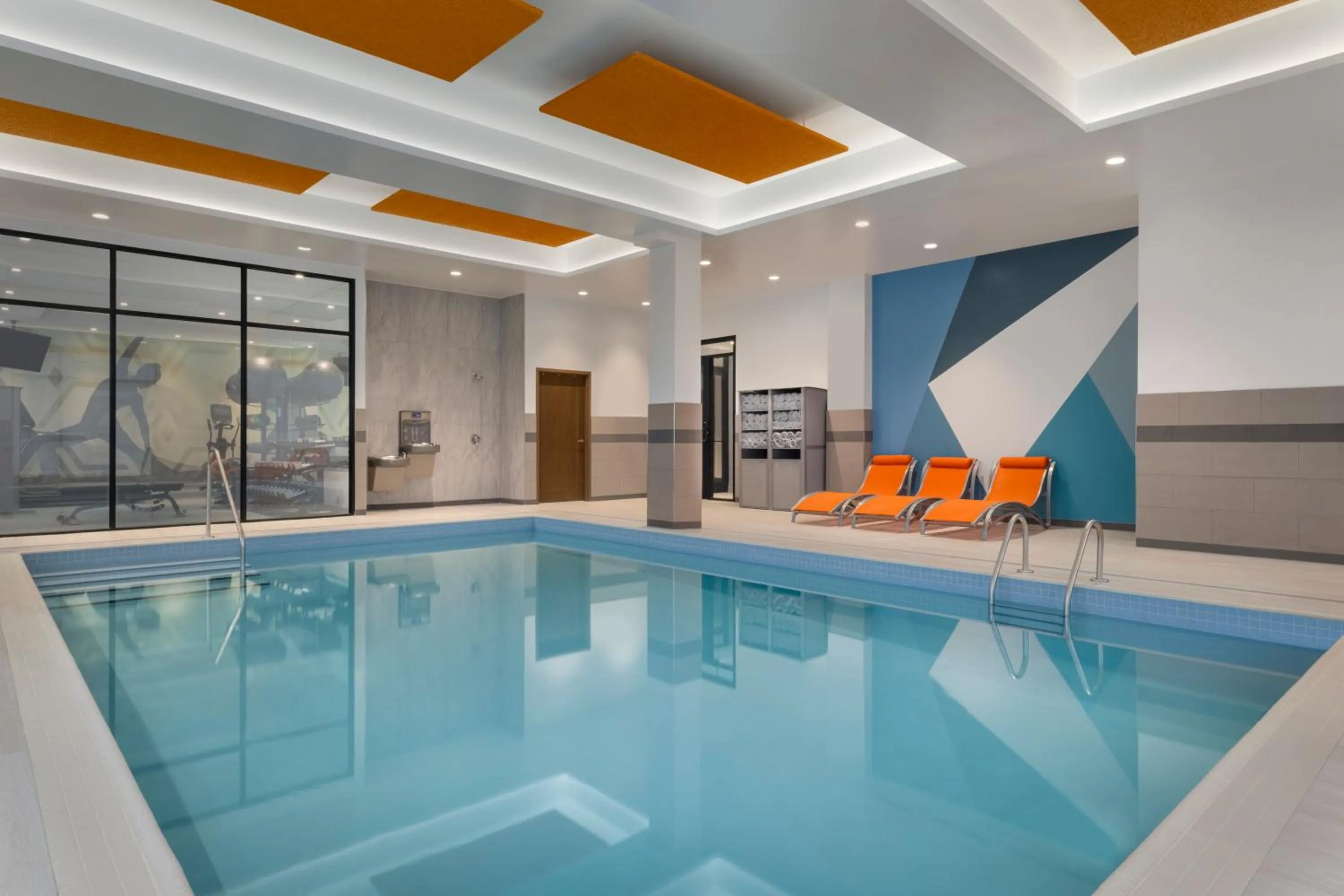 Swimming pool in Hyatt Place Windsor