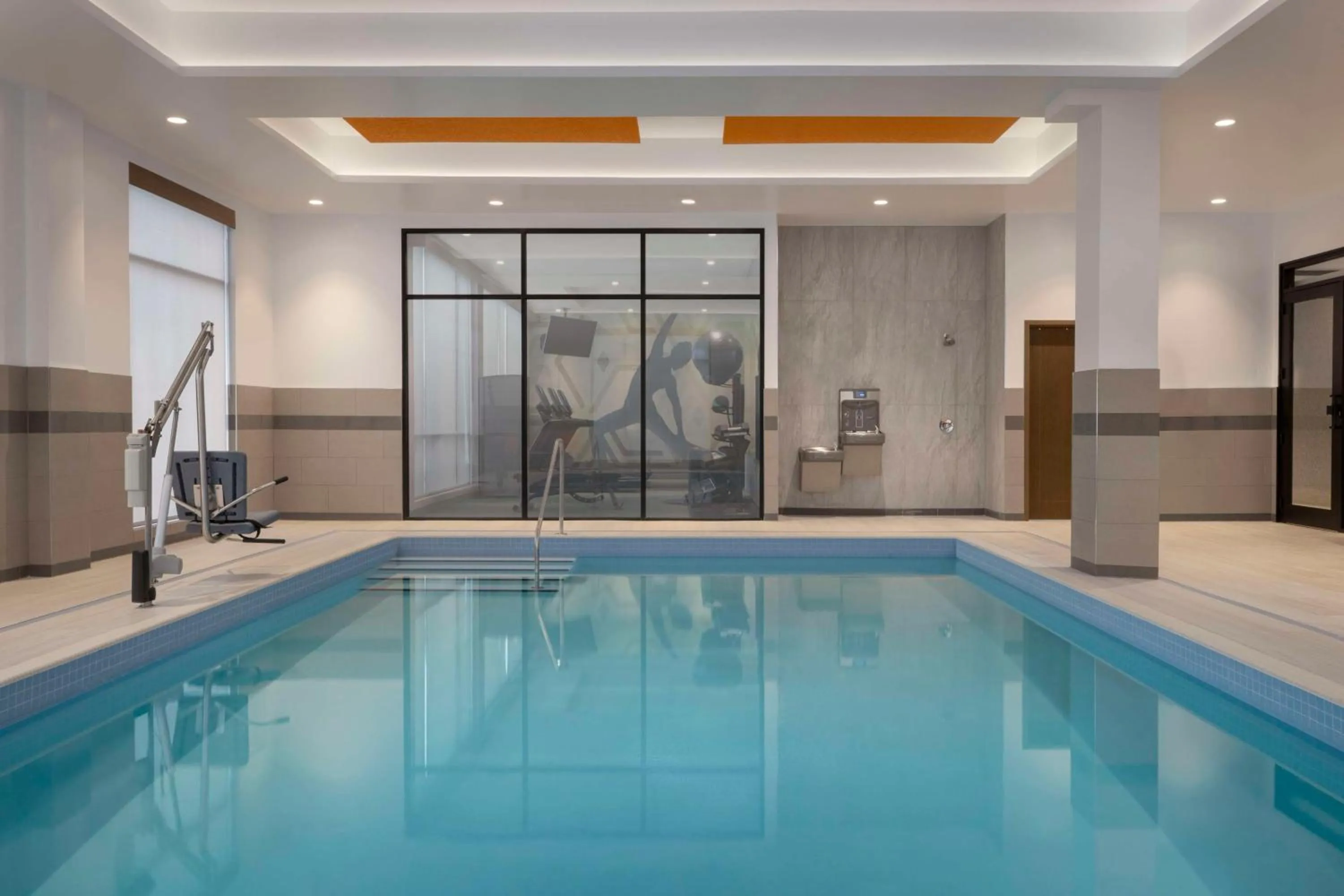 Swimming pool in Hyatt Place Windsor