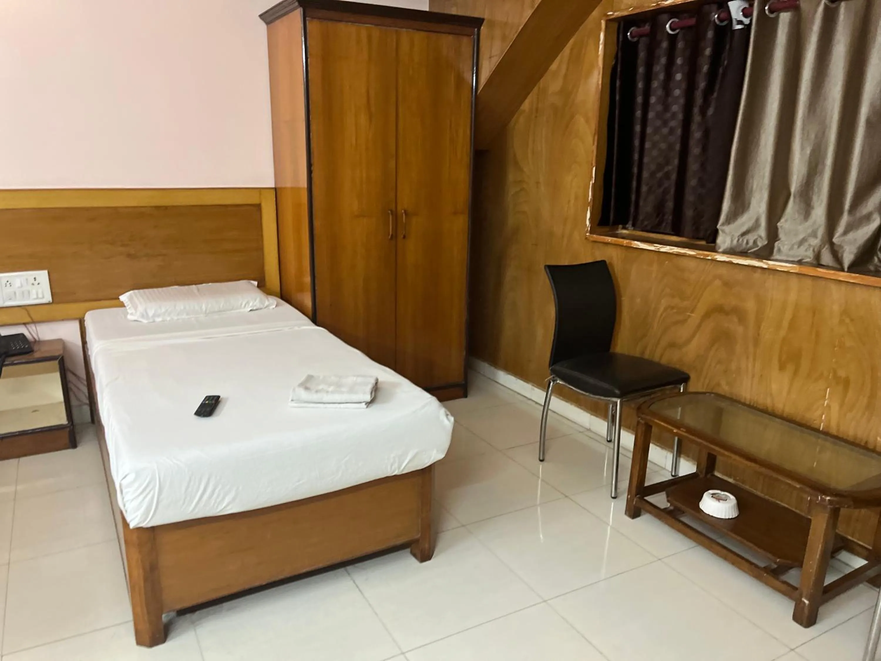 Bed in Hotel Sunbeam