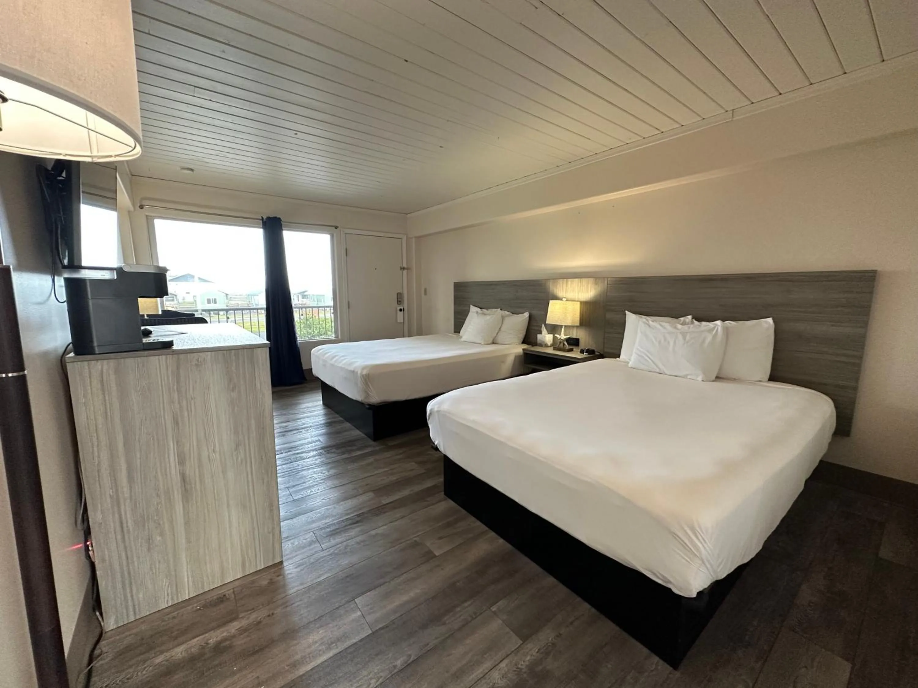 Bedroom, Bed in Westport Inn