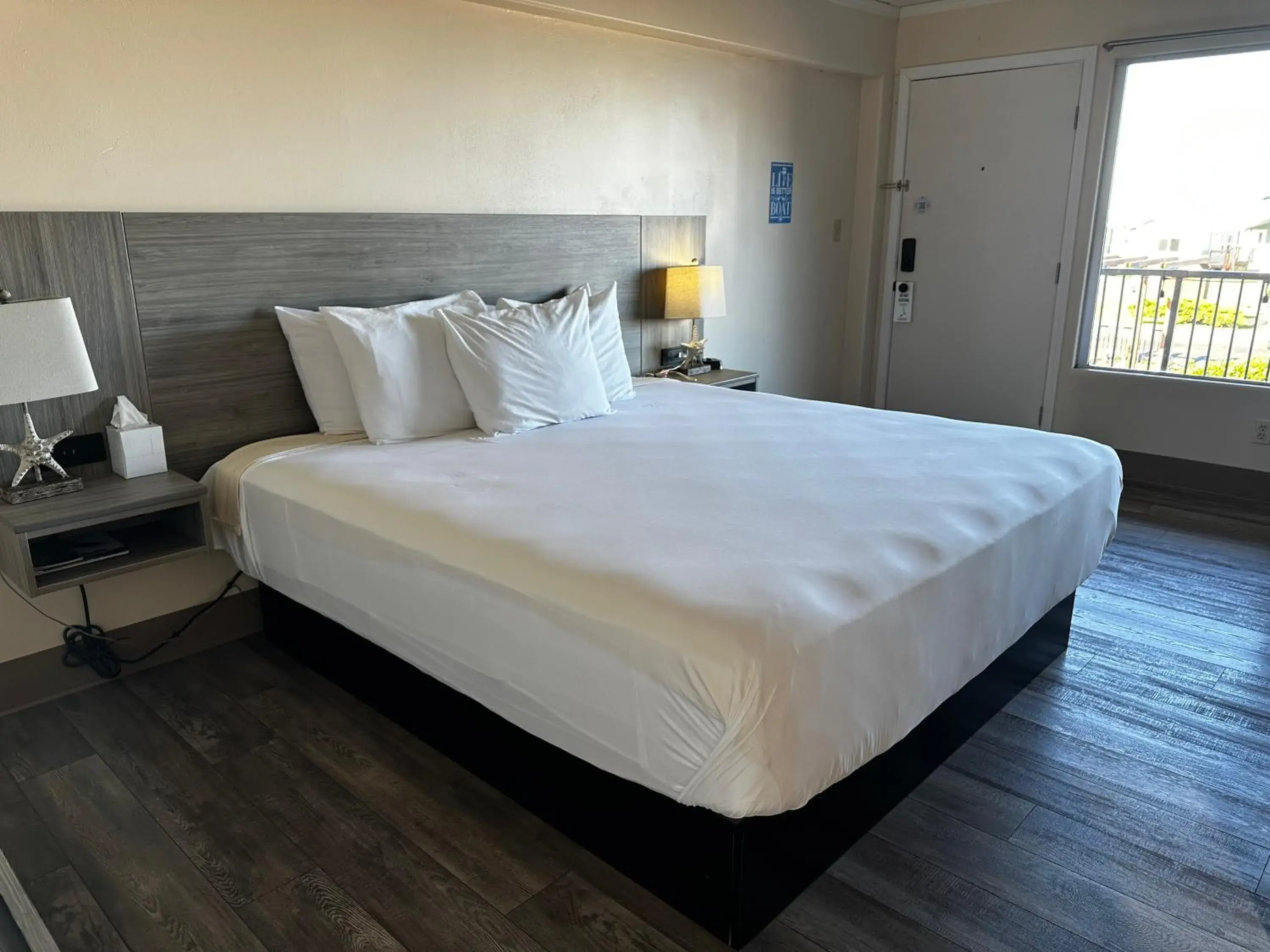 King Suite with Partial Ocean View in Westport Inn King Suite with Partial Ocean View in Westport Inn