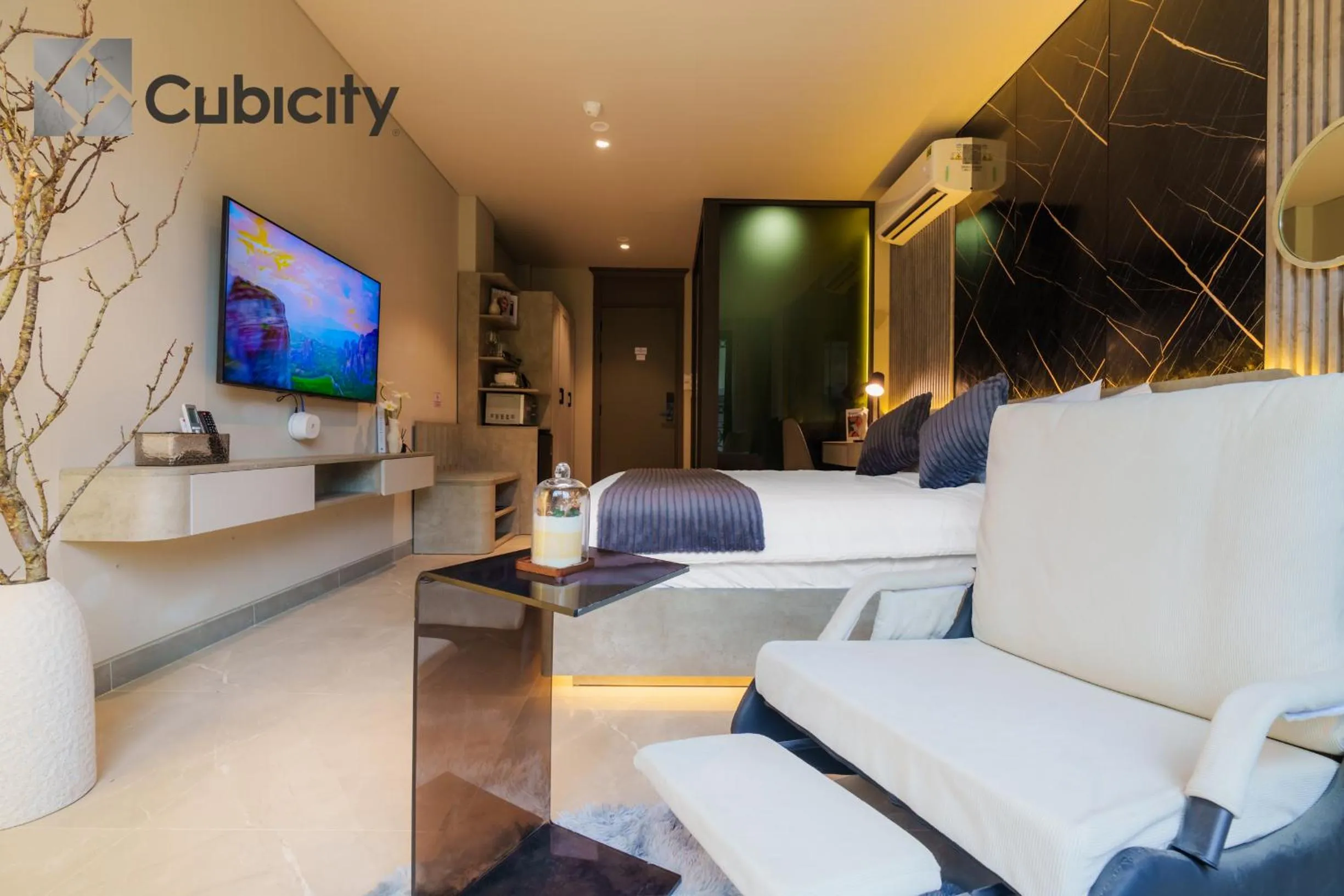 TV and multimedia in Cubicity Wall Street House