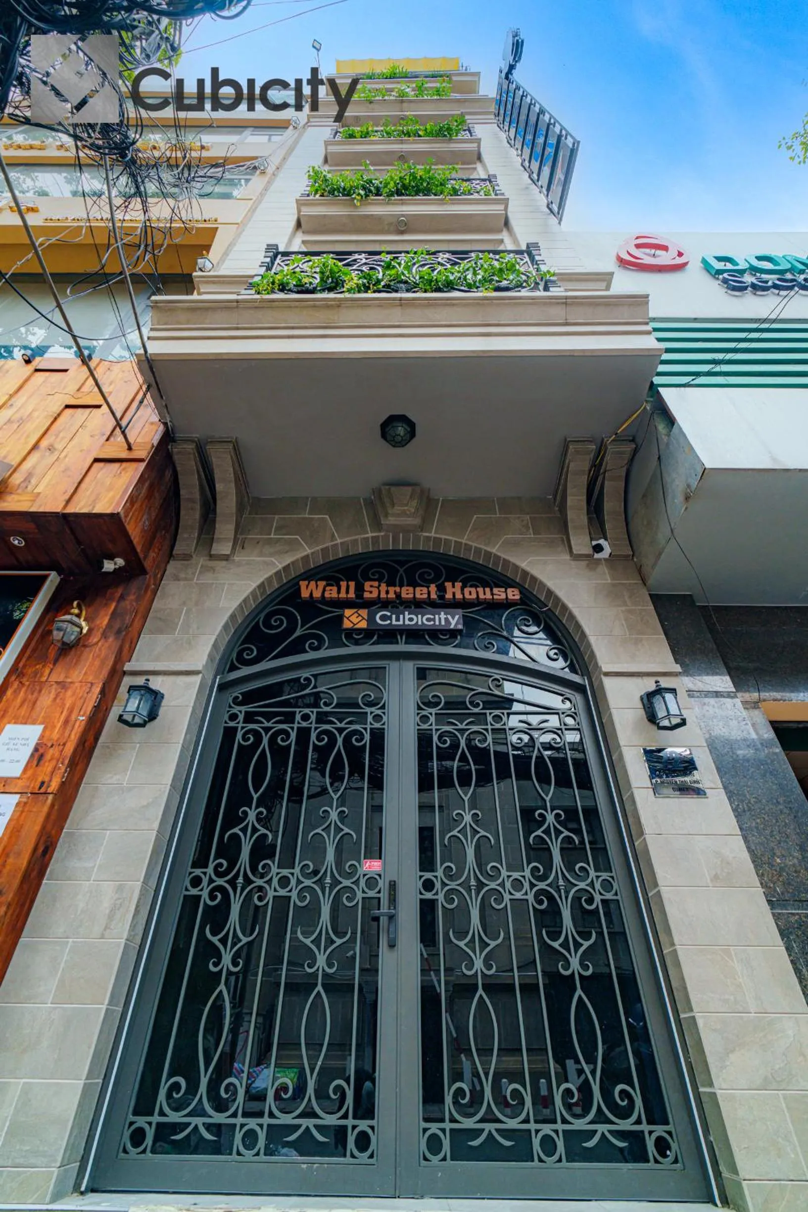 Property building in Cubicity Wall Street House