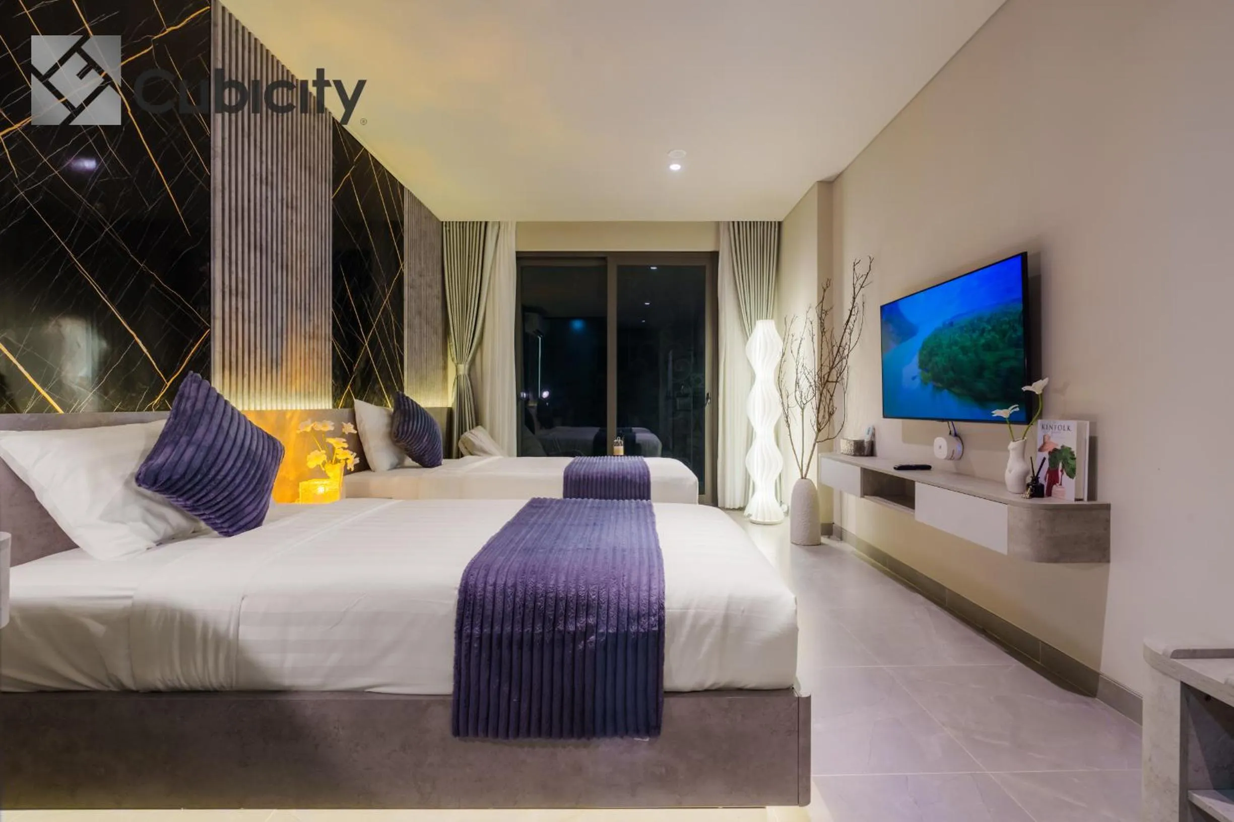 TV and multimedia, Bed in Cubicity Wall Street House