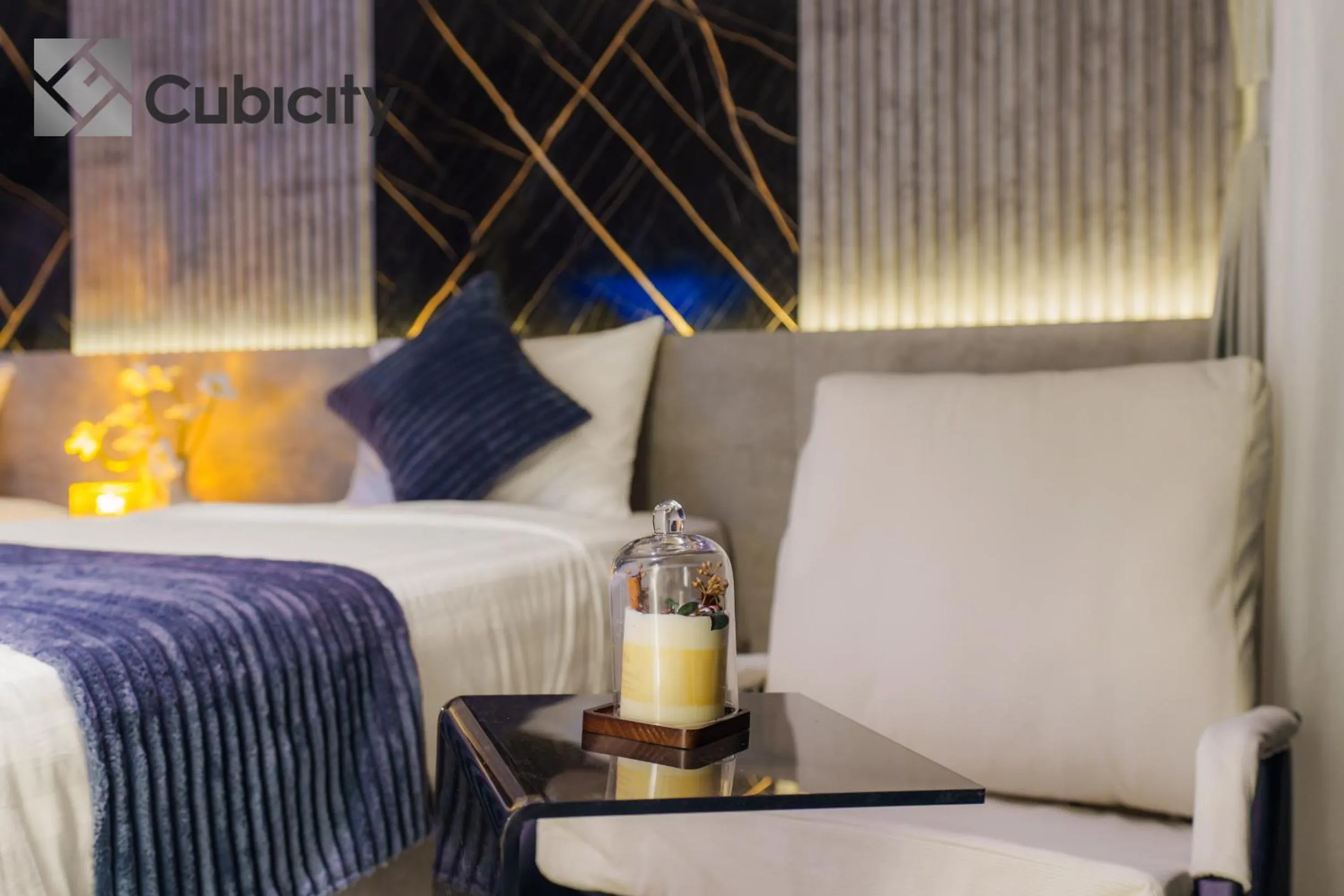 Bedroom, Bed in Cubicity Wall Street House