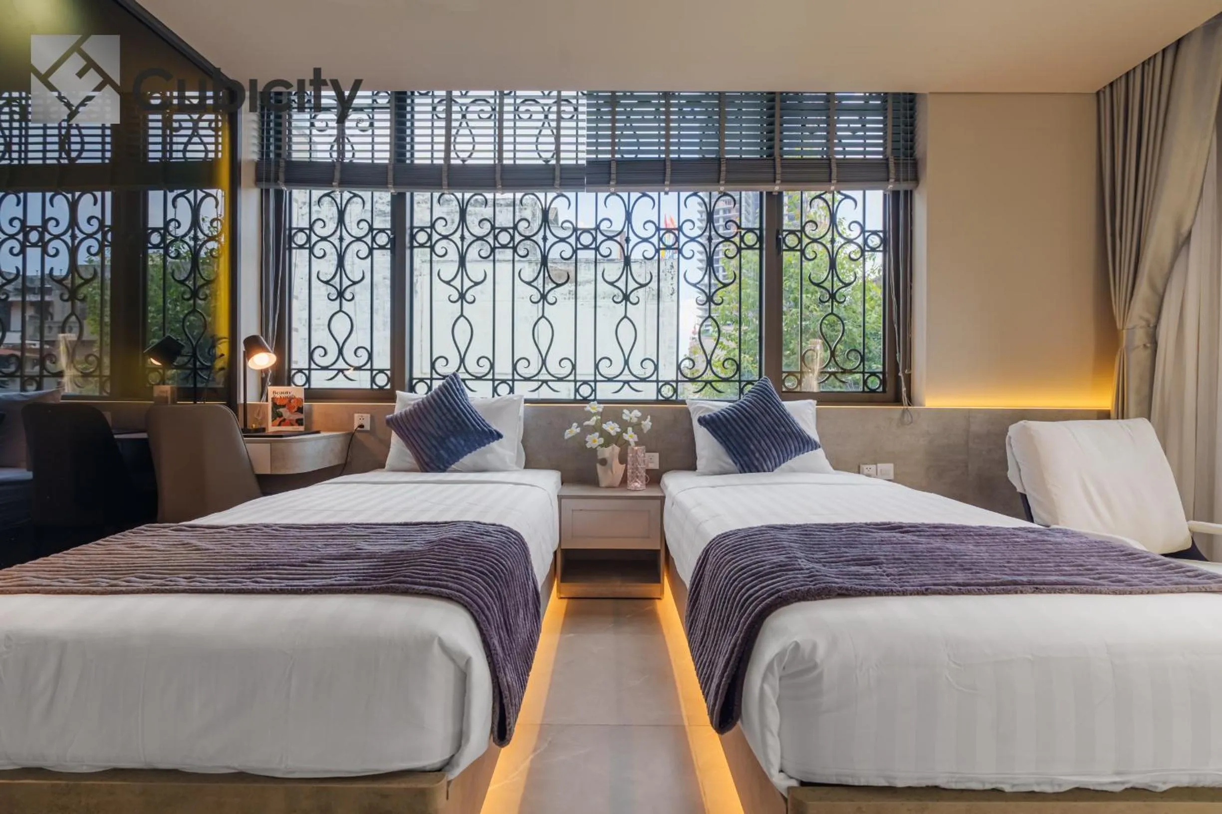 Living room, Bed in Cubicity Wall Street House