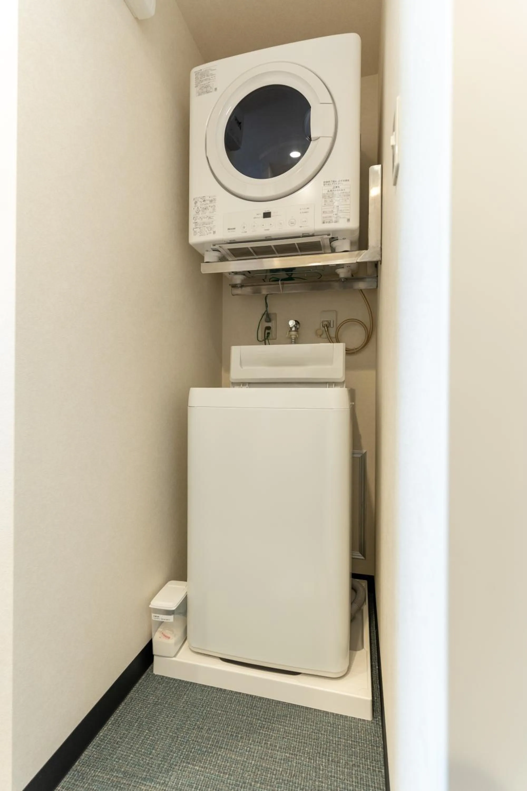 washing machine in Hotel Living Inn Kenchoumaeeki