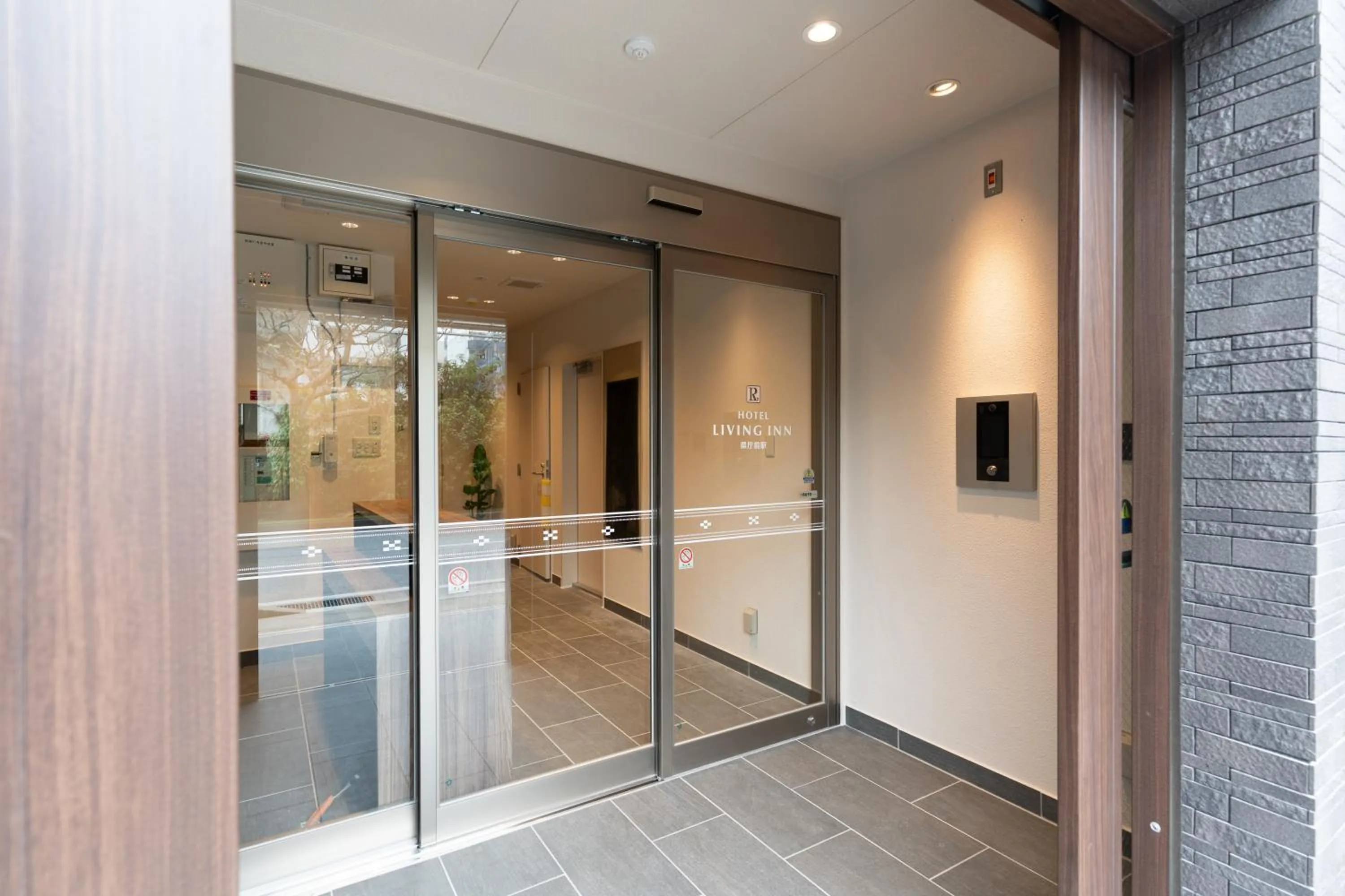 Facade/entrance in Hotel Living Inn Kenchoumaeeki