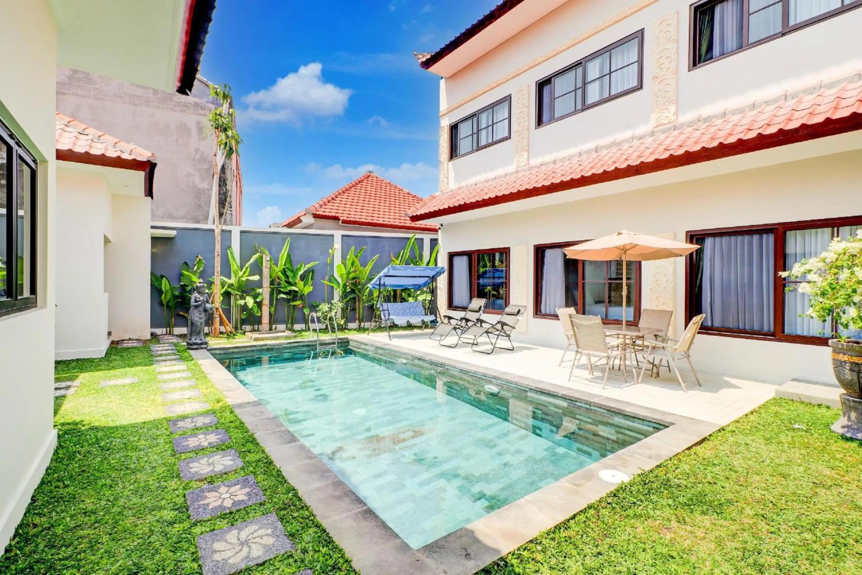 Swimming pool in Collection O Samurai Hotel