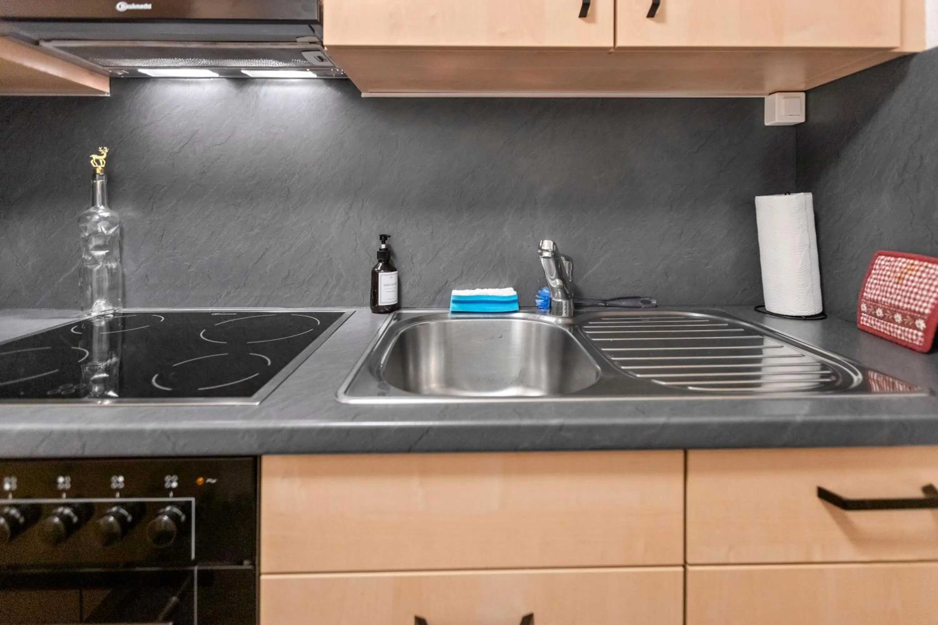 Kitchen or kitchenette in Centre de Saas-Fee - 2 chambres - balcon & patio