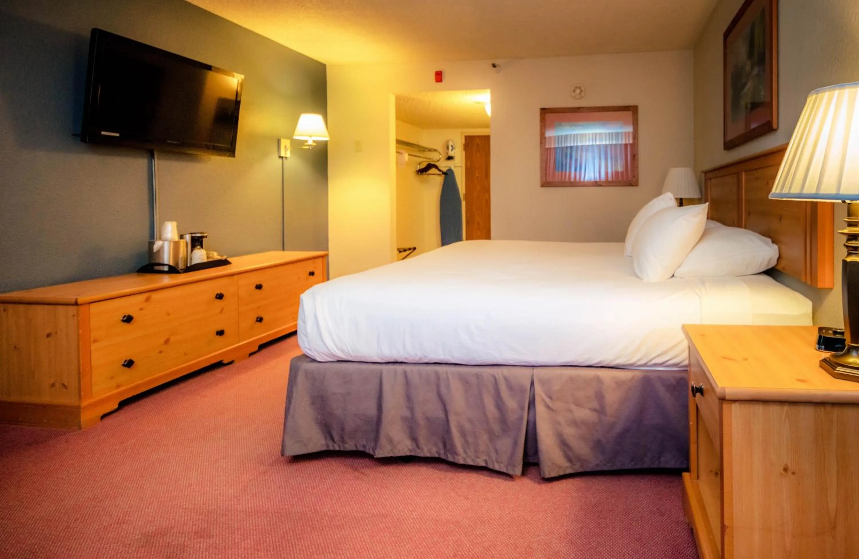 Photo of the whole room, Bed in The Federal Hotel Downtown Carson City, an Ascend Collection Hotel