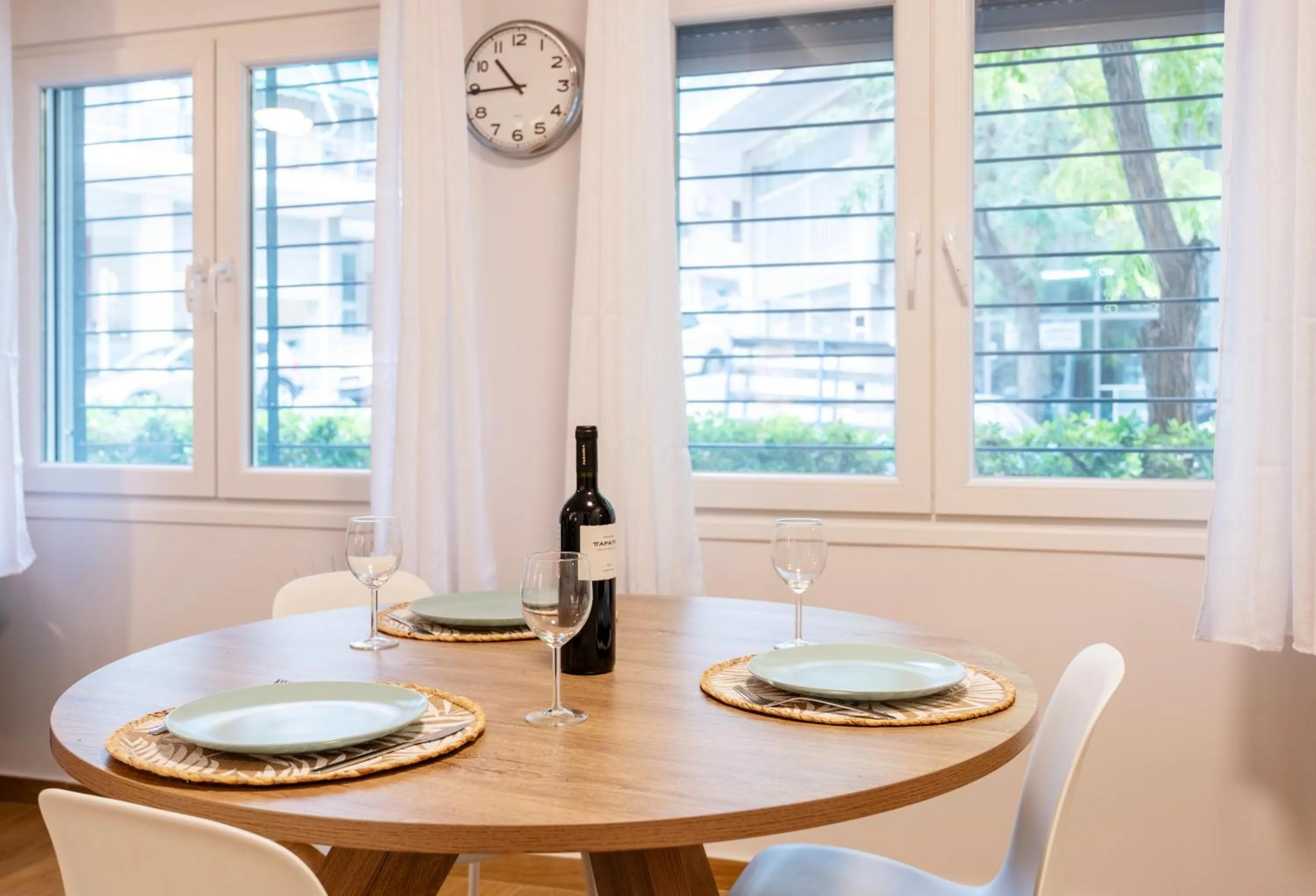 Dining area in Lighthouse Kipseli