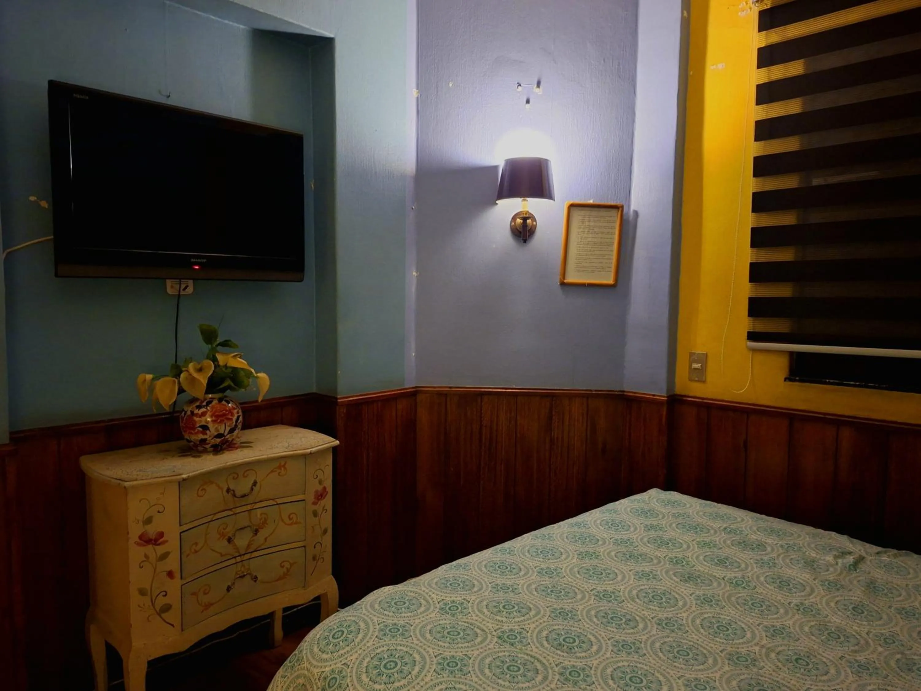 TV and multimedia, Bed in Hotel La Castellana