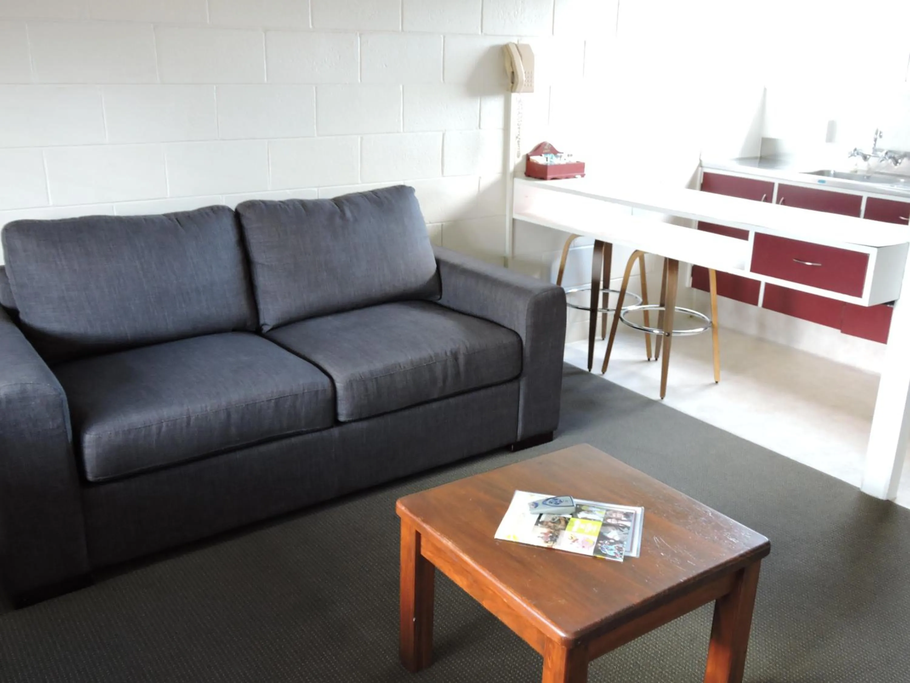 Living room in Maple Lodge Motel