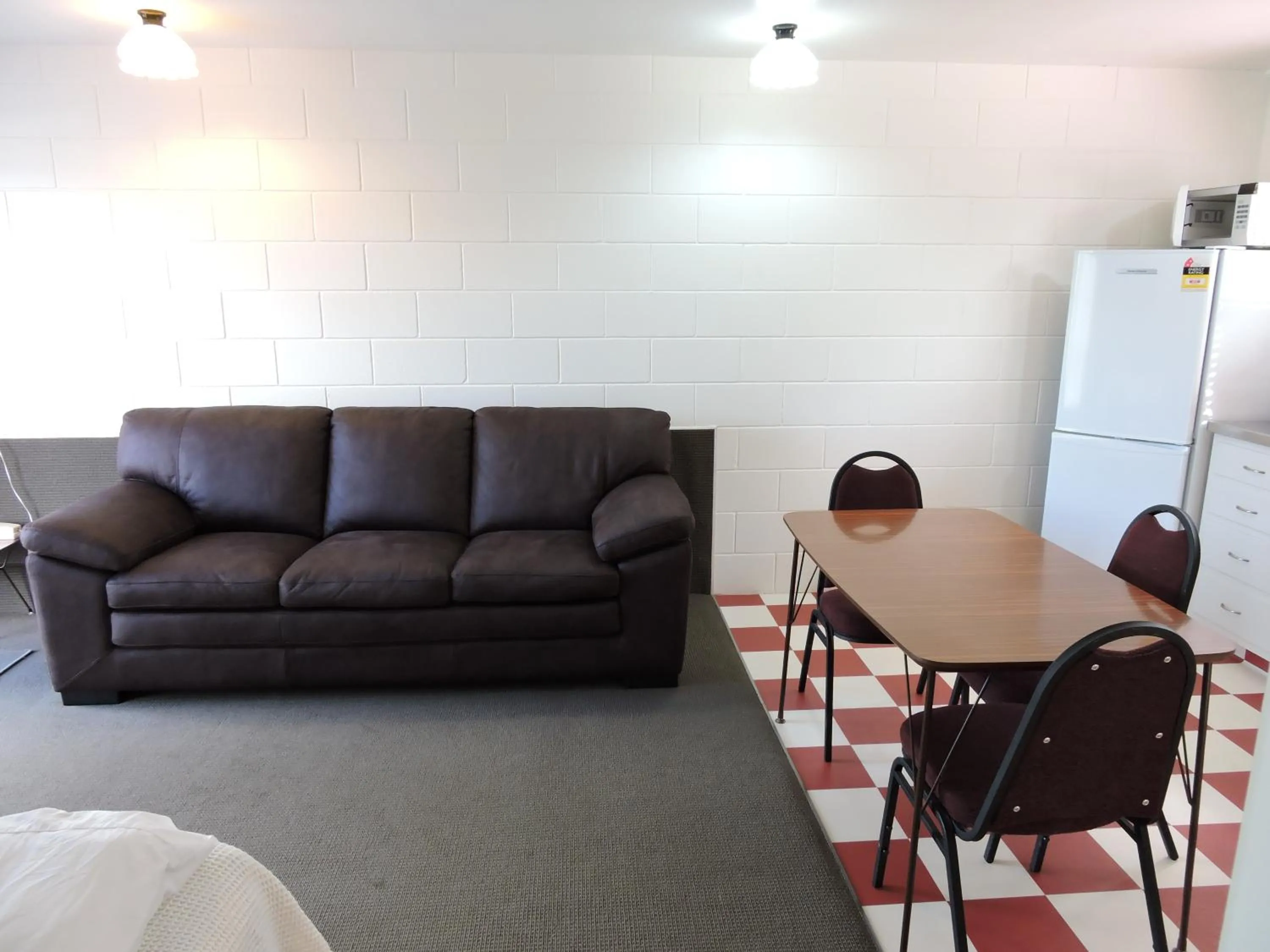 Living room in Maple Lodge Motel