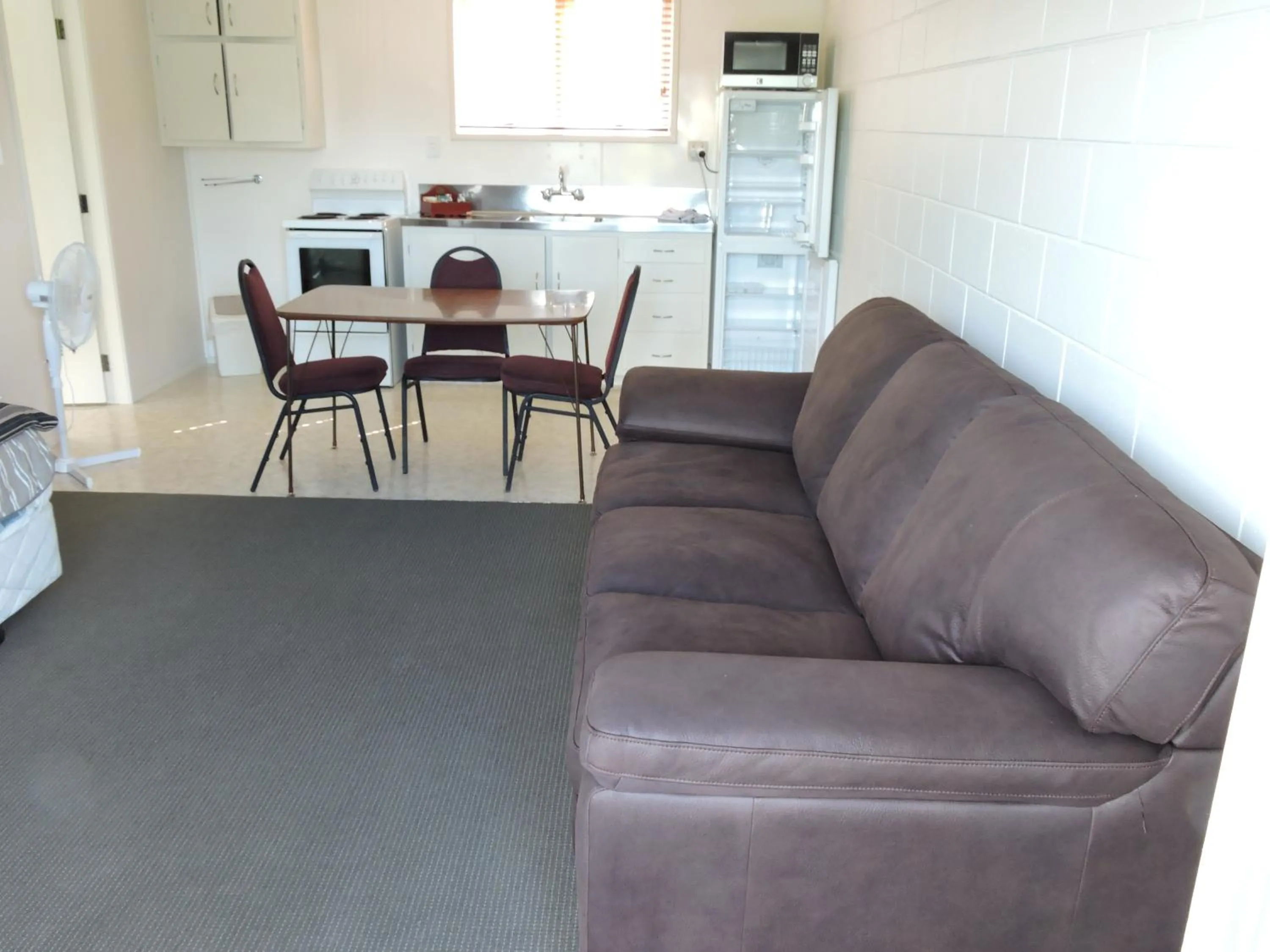 Living room in Maple Lodge Motel