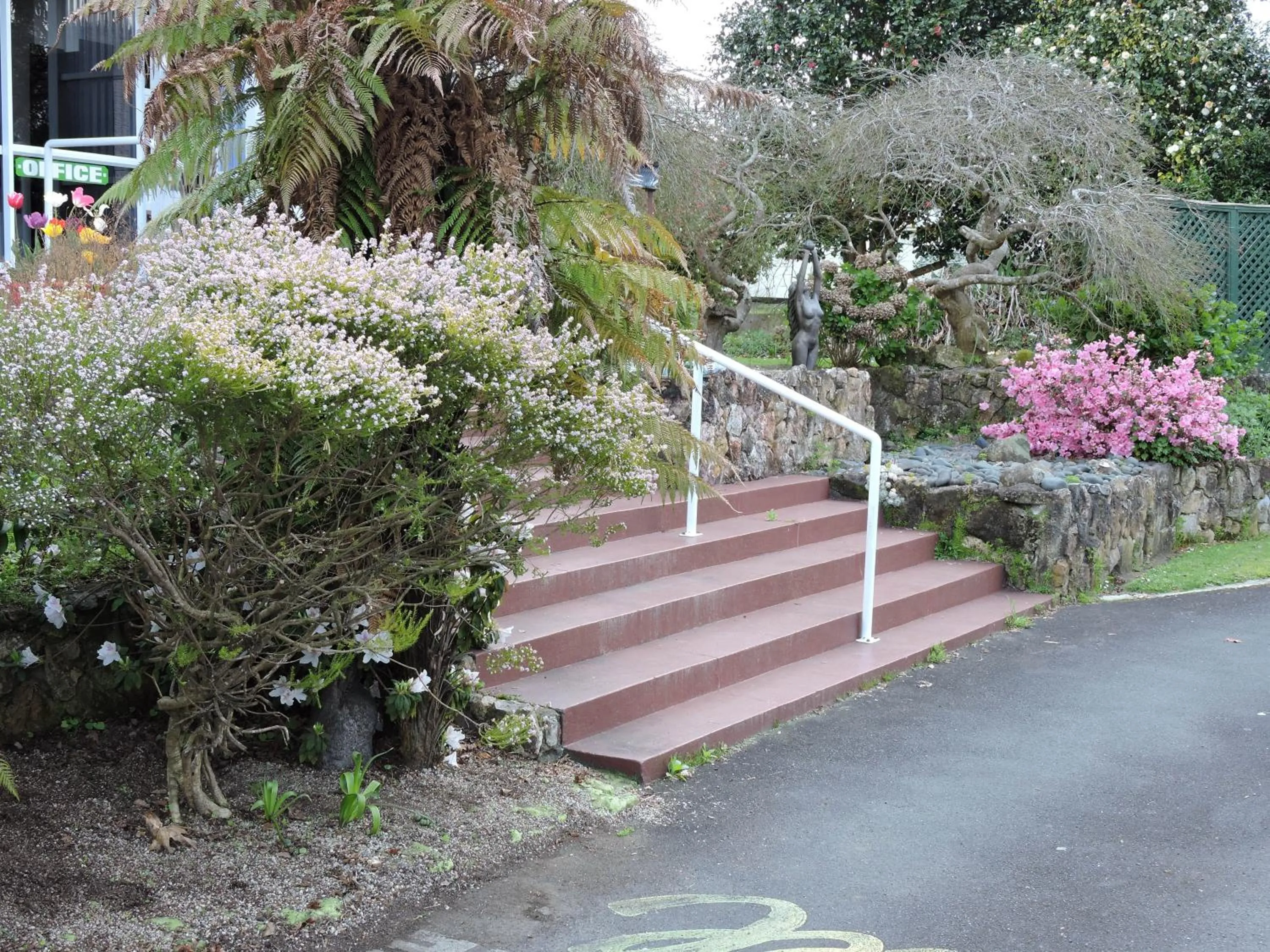 Garden in Maple Lodge Motel