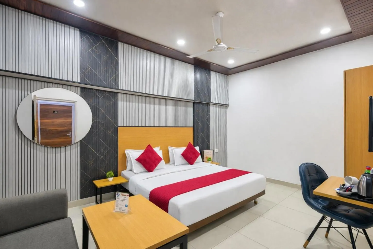 Bed in Hotel Downtown by Quadis - Sector 15 Noida