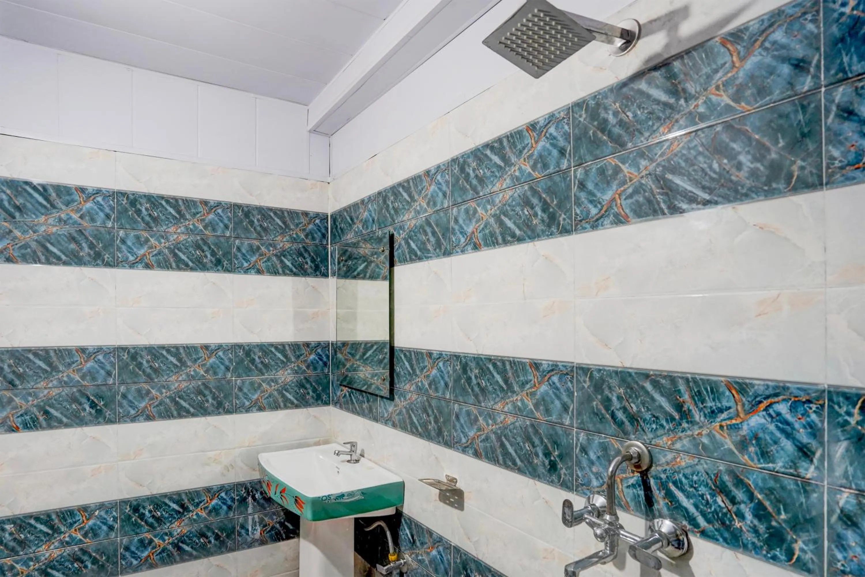 Shower in Hotel Downtown by Quadis - Sector 15 Noida