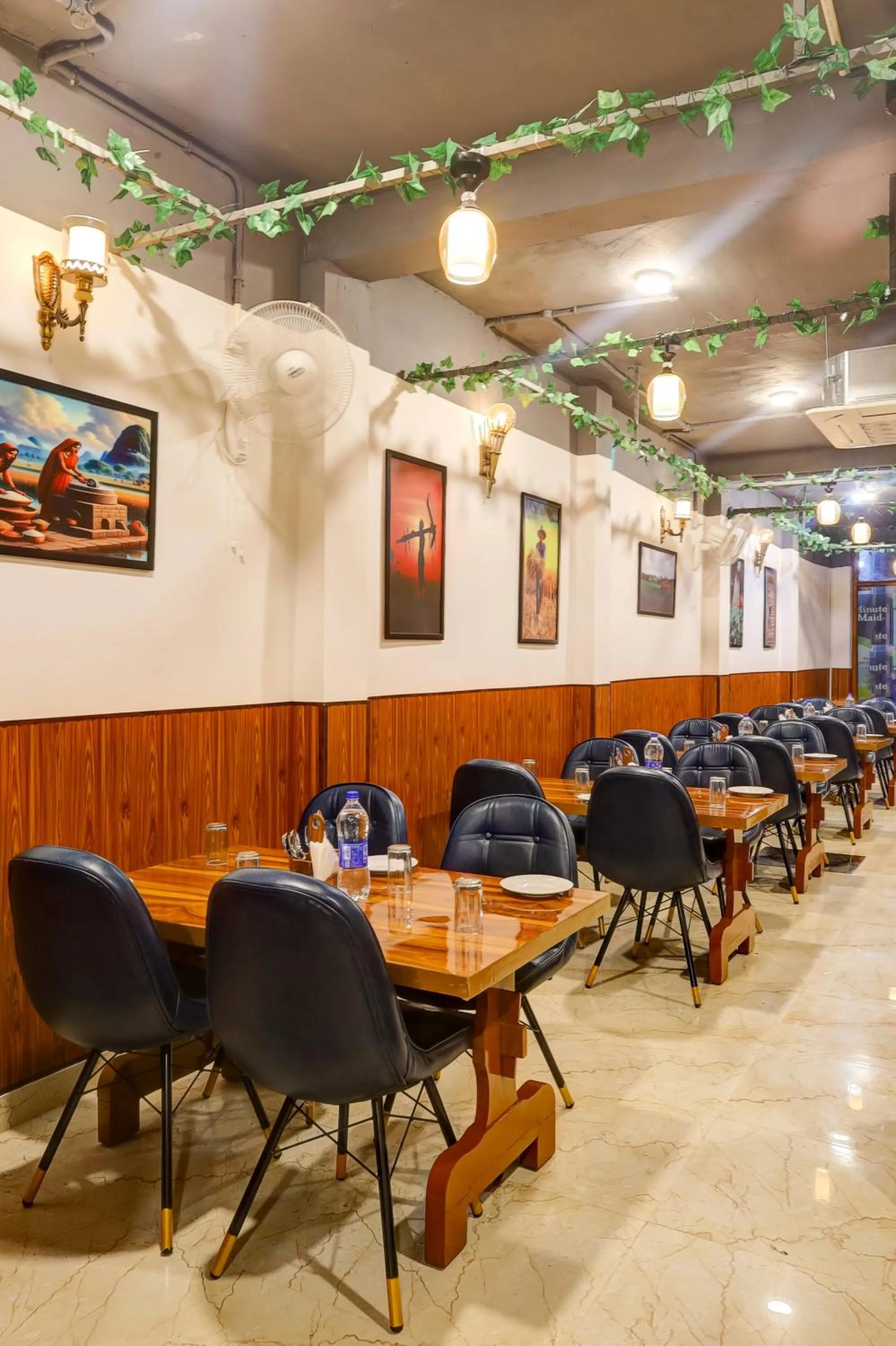 Restaurant/places to eat in Hotel Downtown by Quadis - Sector 15 Noida