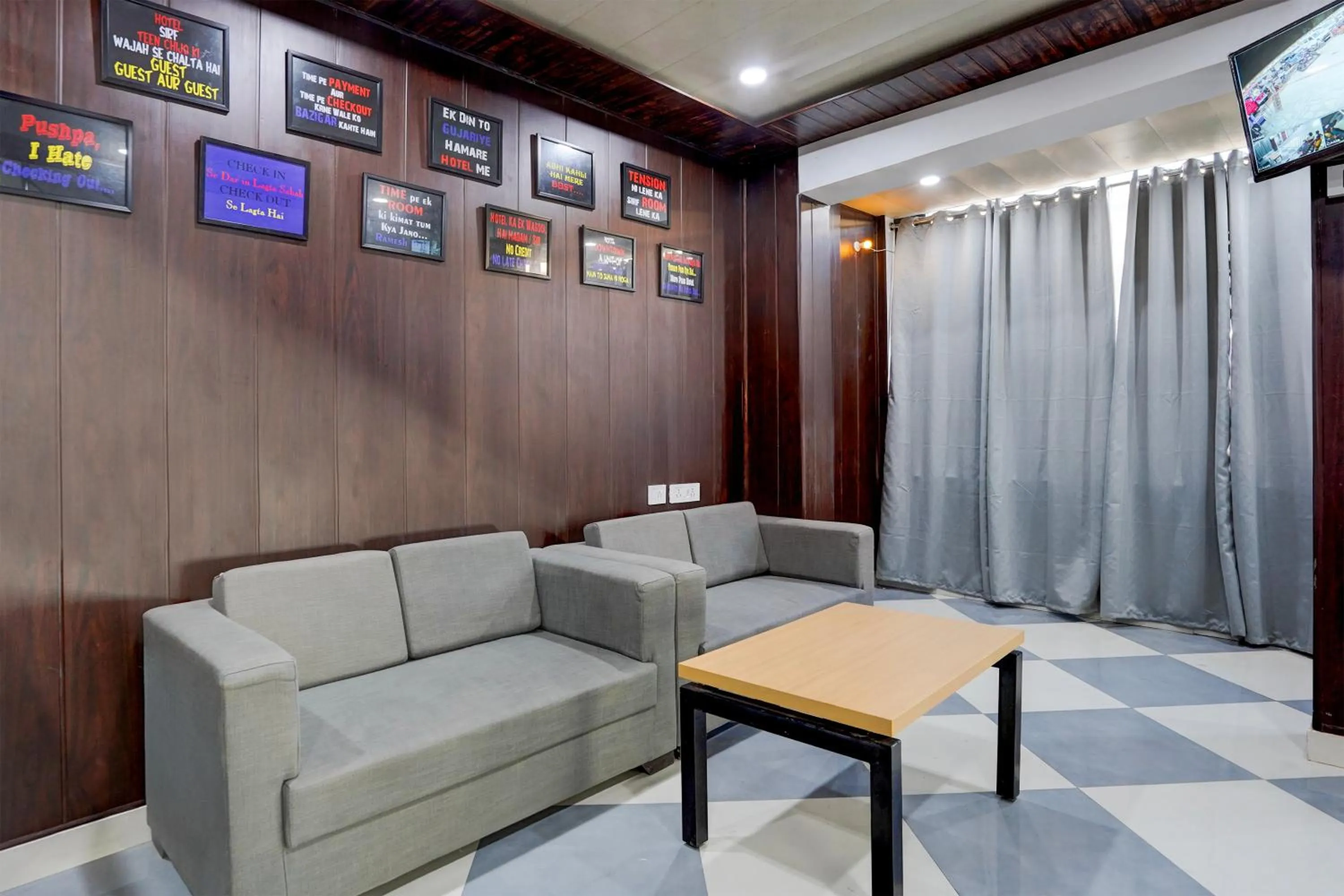 TV and multimedia in Hotel Downtown by Quadis - Sector 15 Noida