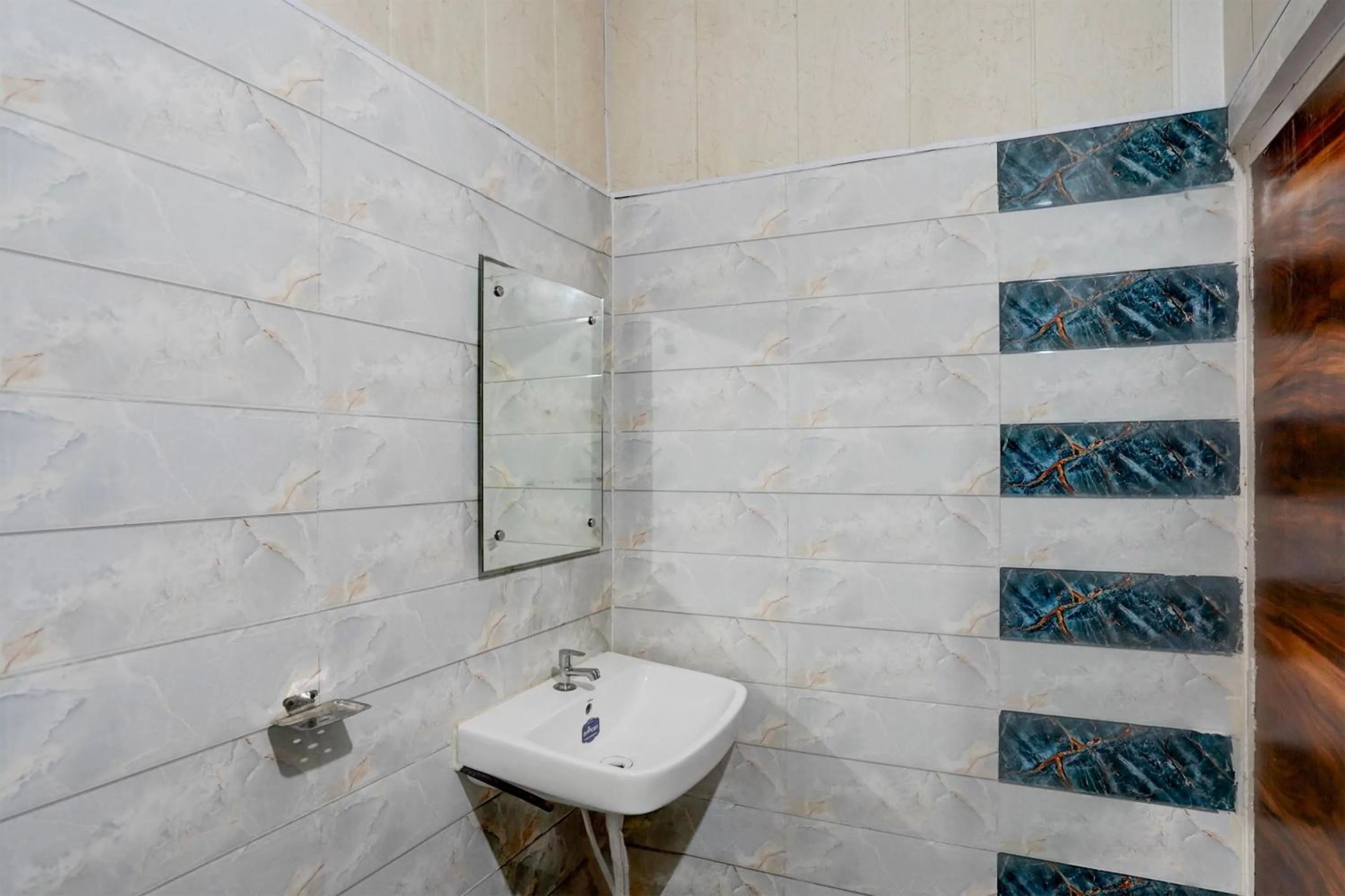 Shower in Hotel Downtown by Quadis - Sector 15 Noida