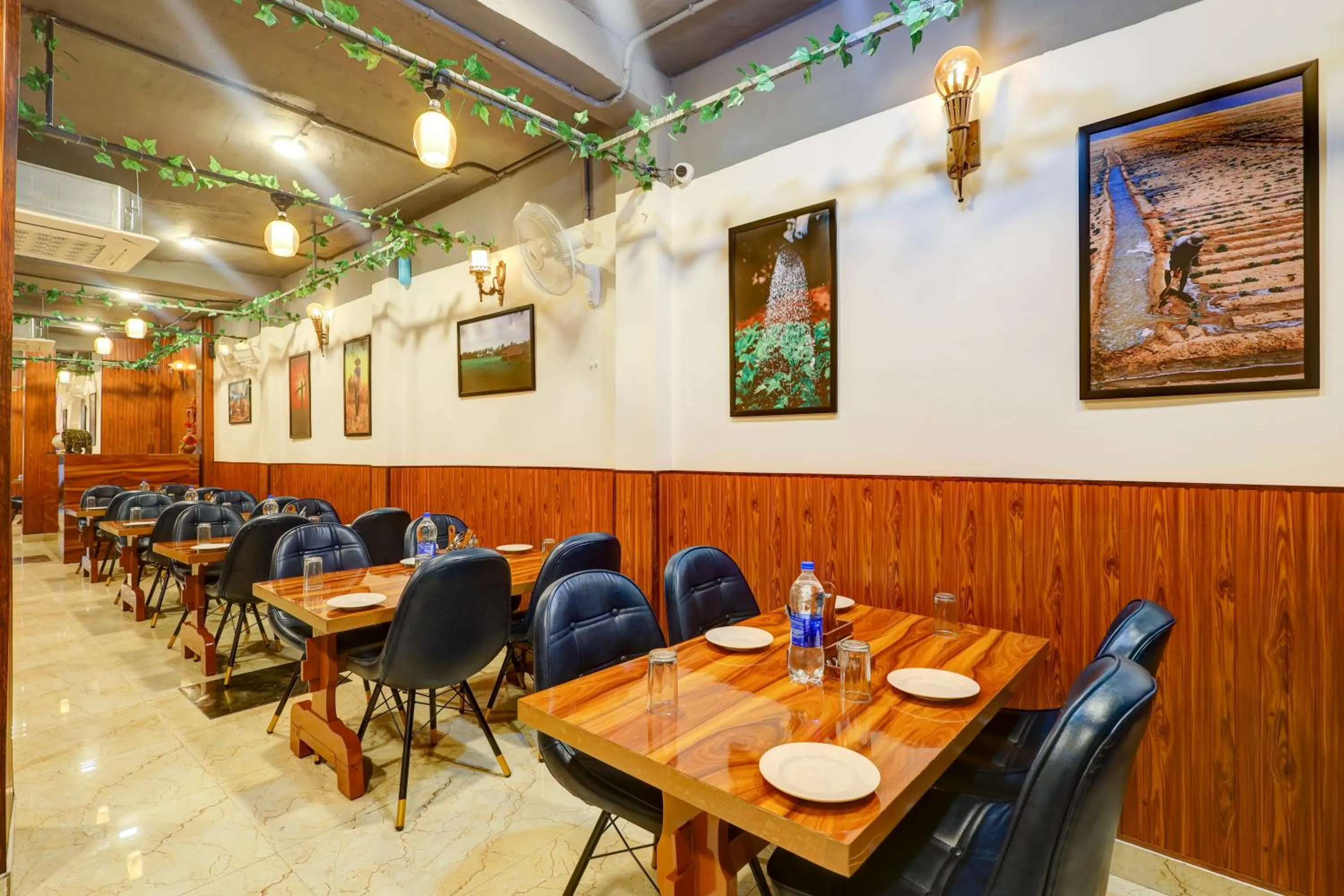 Restaurant/places to eat in Hotel Downtown by Quadis - Sector 15 Noida