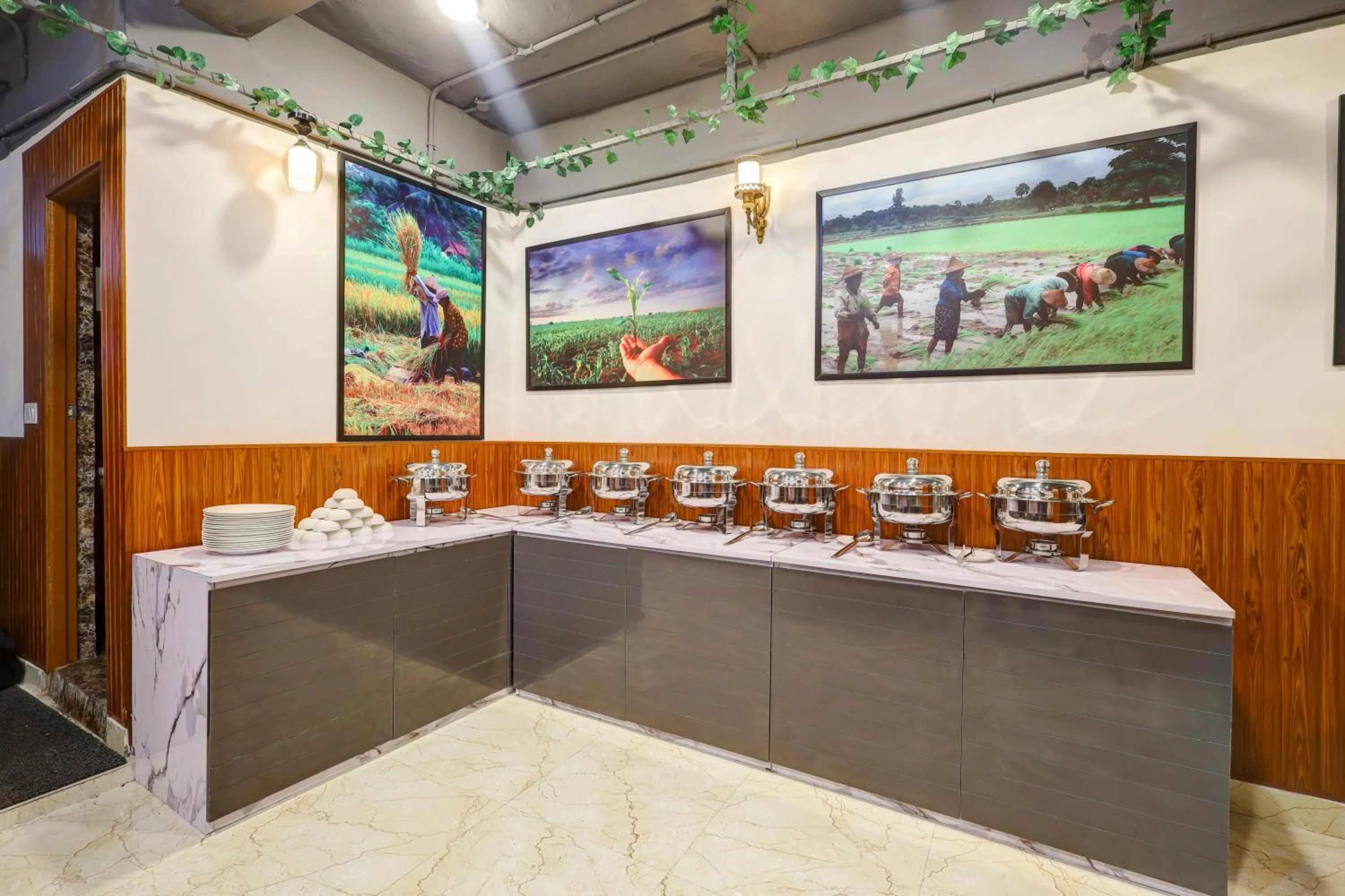 Food and drinks in Hotel Downtown by Quadis - Sector 15 Noida